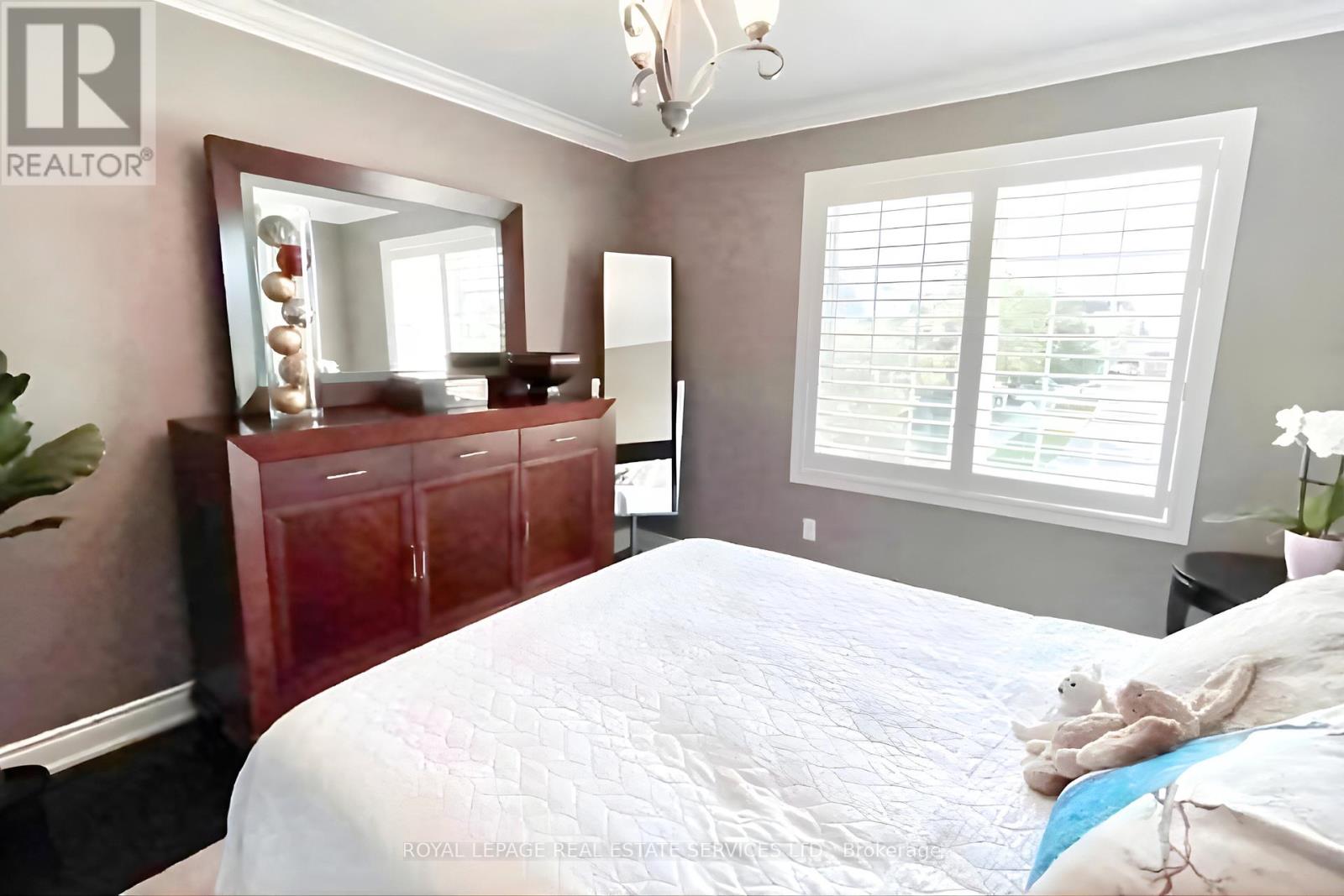 2384 Hollybrook Drive, Oakville, Ontario  L6M 4S8 - Photo 17 - W12462696