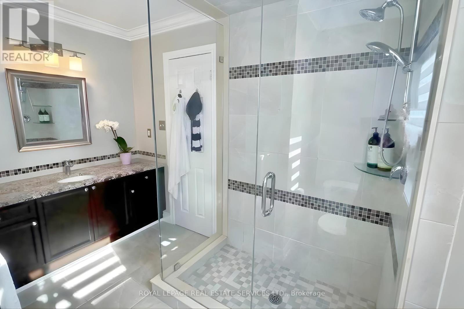 2384 Hollybrook Drive, Oakville, Ontario  L6M 4S8 - Photo 14 - W12462696