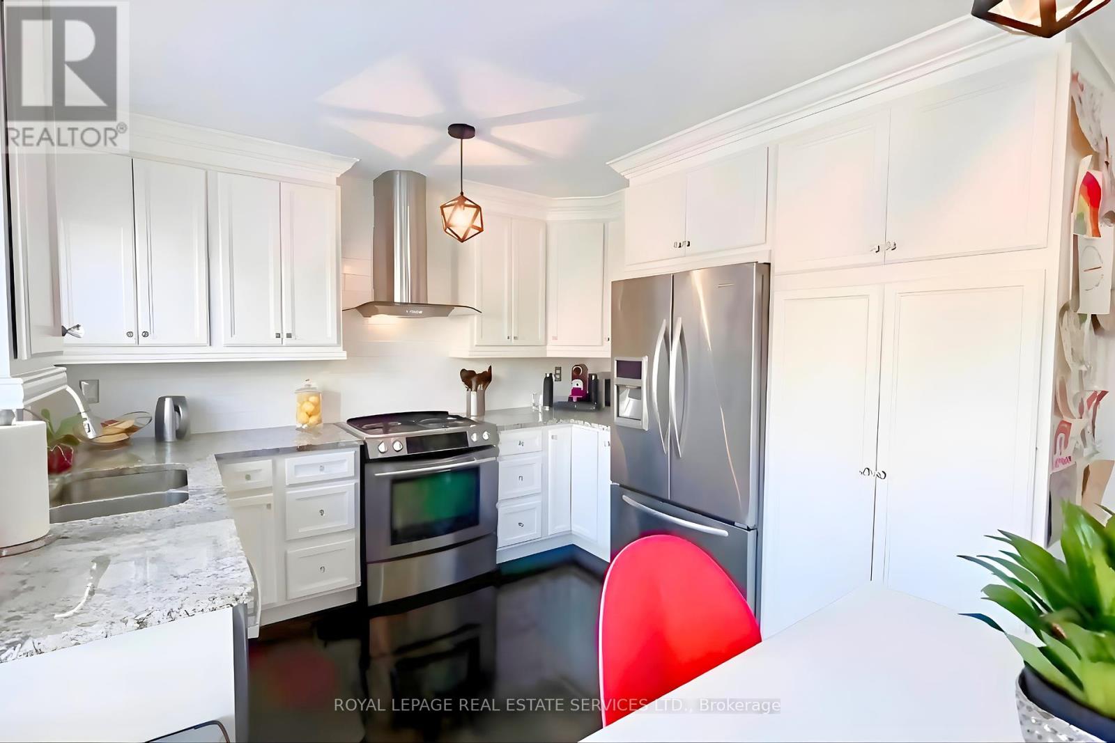 2384 Hollybrook Drive, Oakville, Ontario  L6M 4S8 - Photo 8 - W12462696