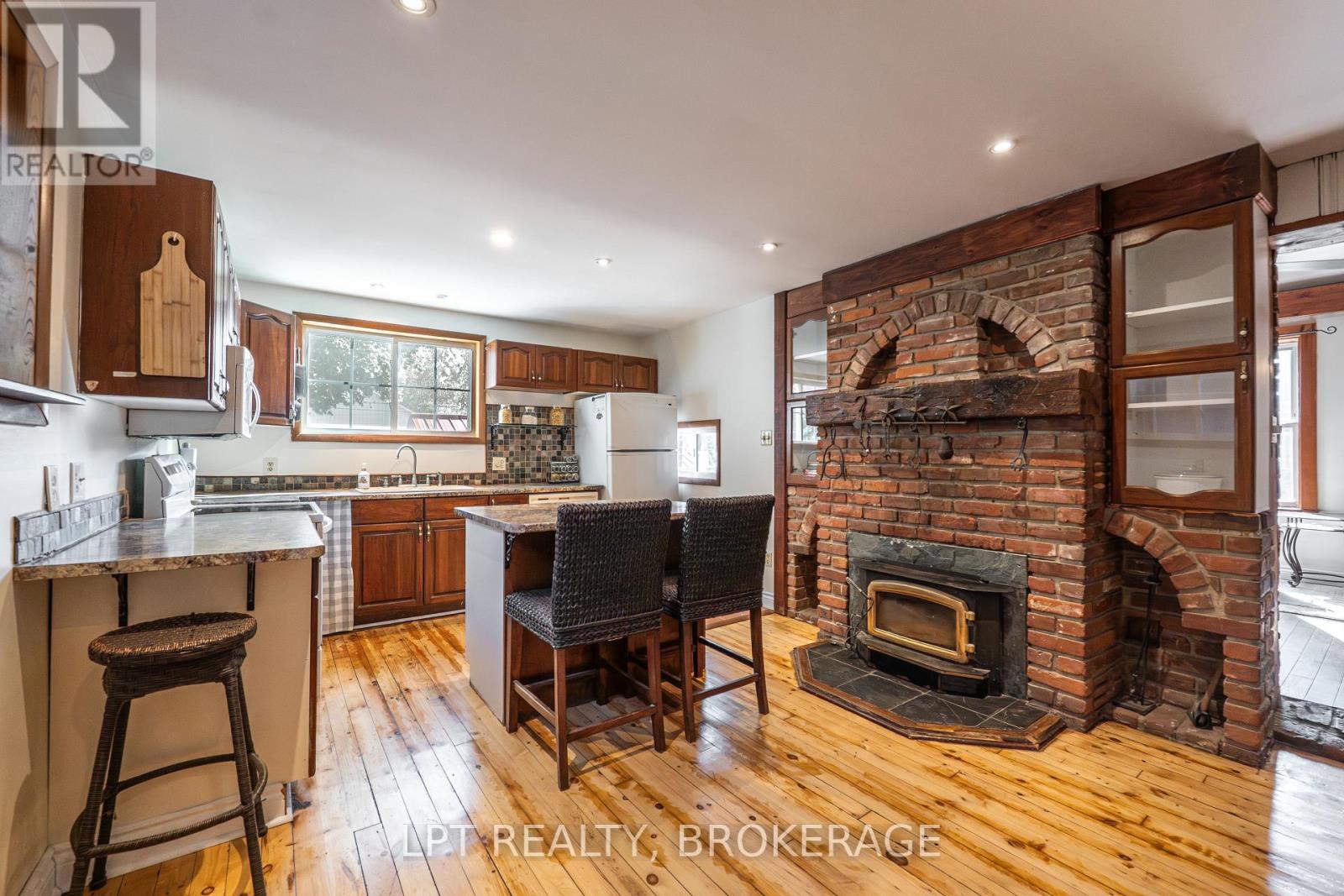 277 Brock Street, Gananoque, Ontario  K7G 1K5 - Photo 12 - X12462962