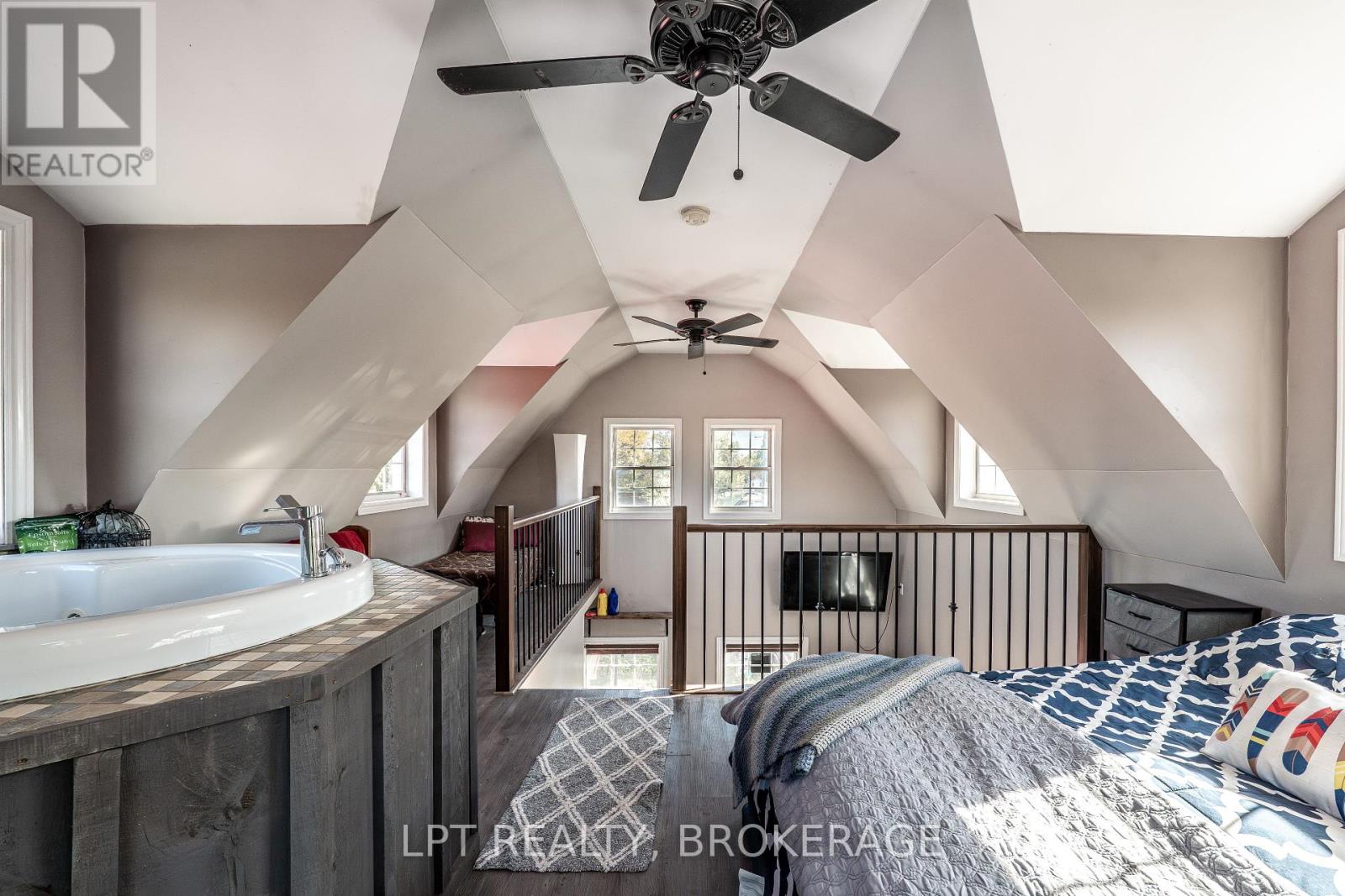 277 Brock Street, Gananoque, Ontario  K7G 1K5 - Photo 37 - X12462962