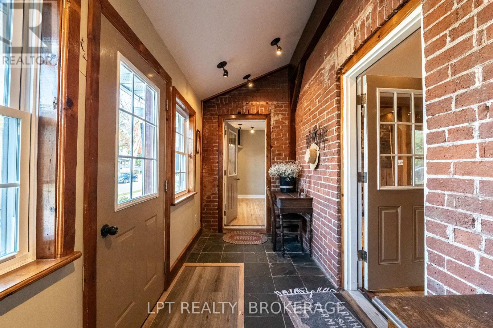 277 Brock Street, Gananoque, Ontario  K7G 1K5 - Photo 4 - X12462962