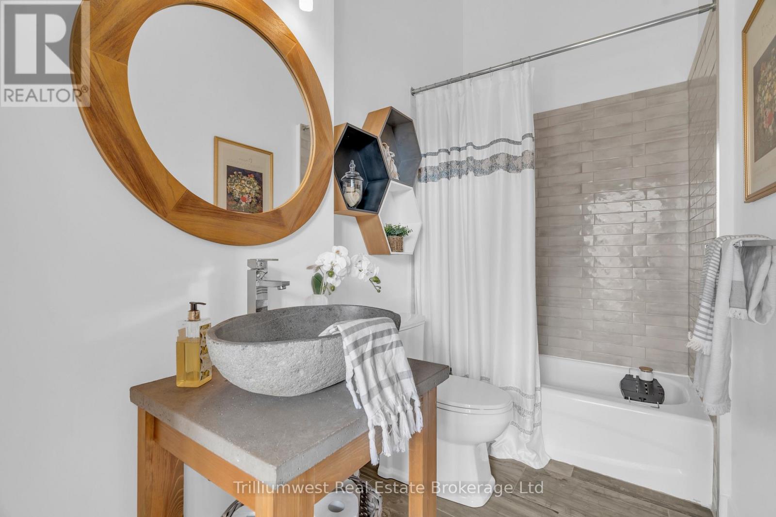 205 - 276 King Street W, Kitchener, Ontario  N2G 1B6 - Photo 35 - X12462921