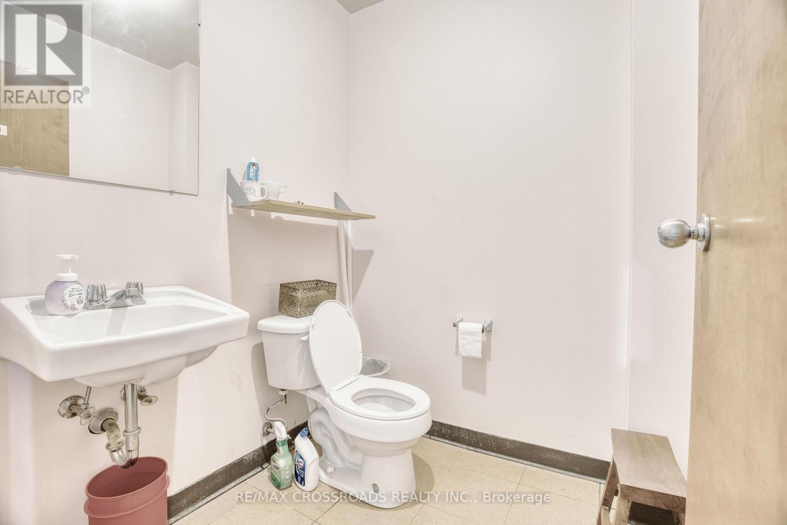 4 - 16 Esna Park Drive, Markham, Ontario  L3R 5X1 - Photo 11 - N12437236