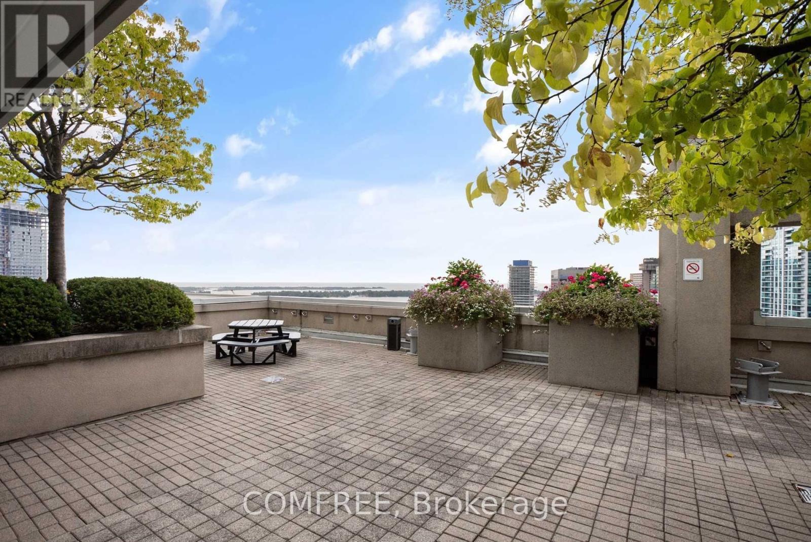 1519 - 25 The Esplanade, Toronto (Waterfront Communities), Ontario  M5E 1W5 - Photo 16 - C12463025