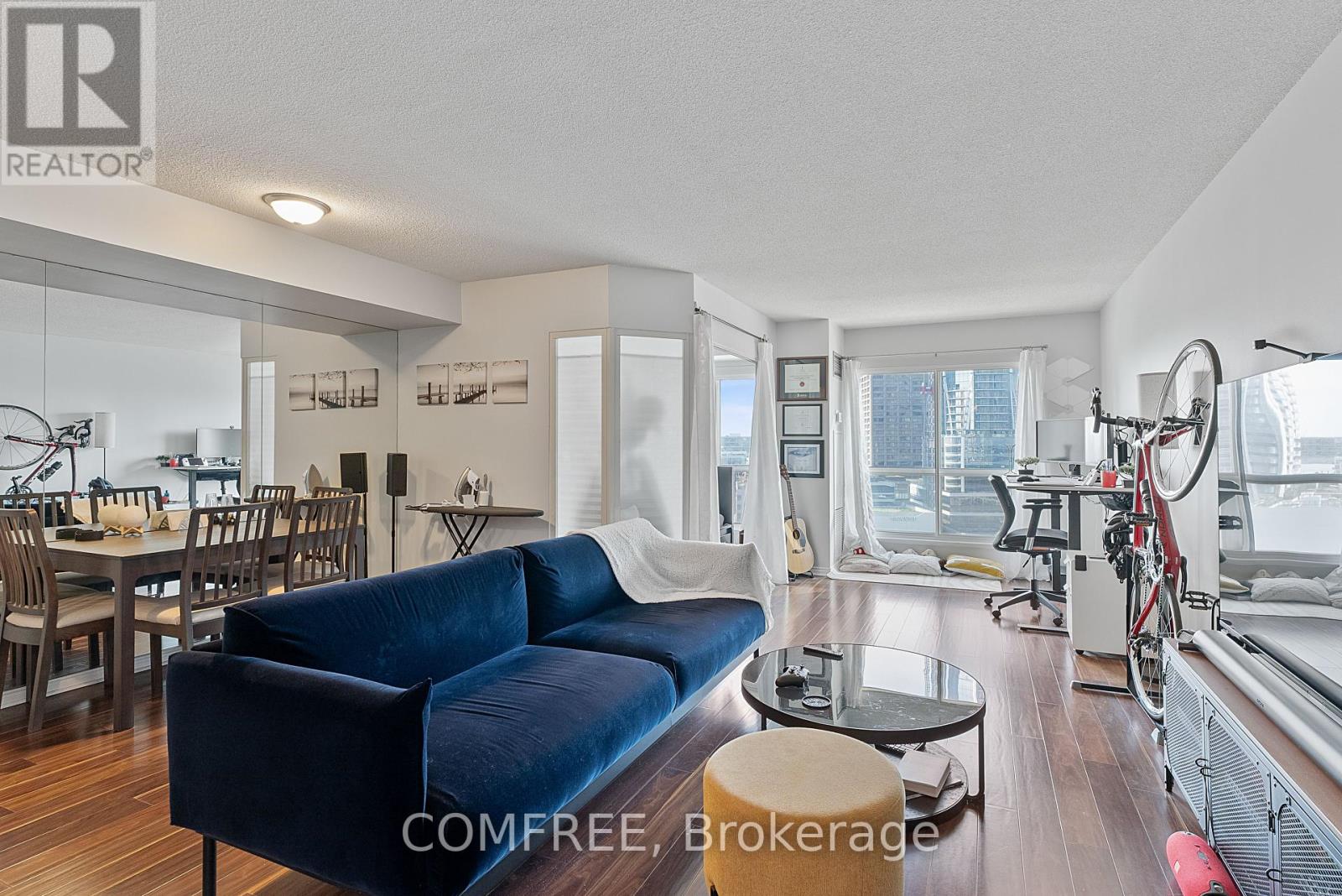 1519 - 25 The Esplanade, Toronto (Waterfront Communities), Ontario  M5E 1W5 - Photo 2 - C12463025