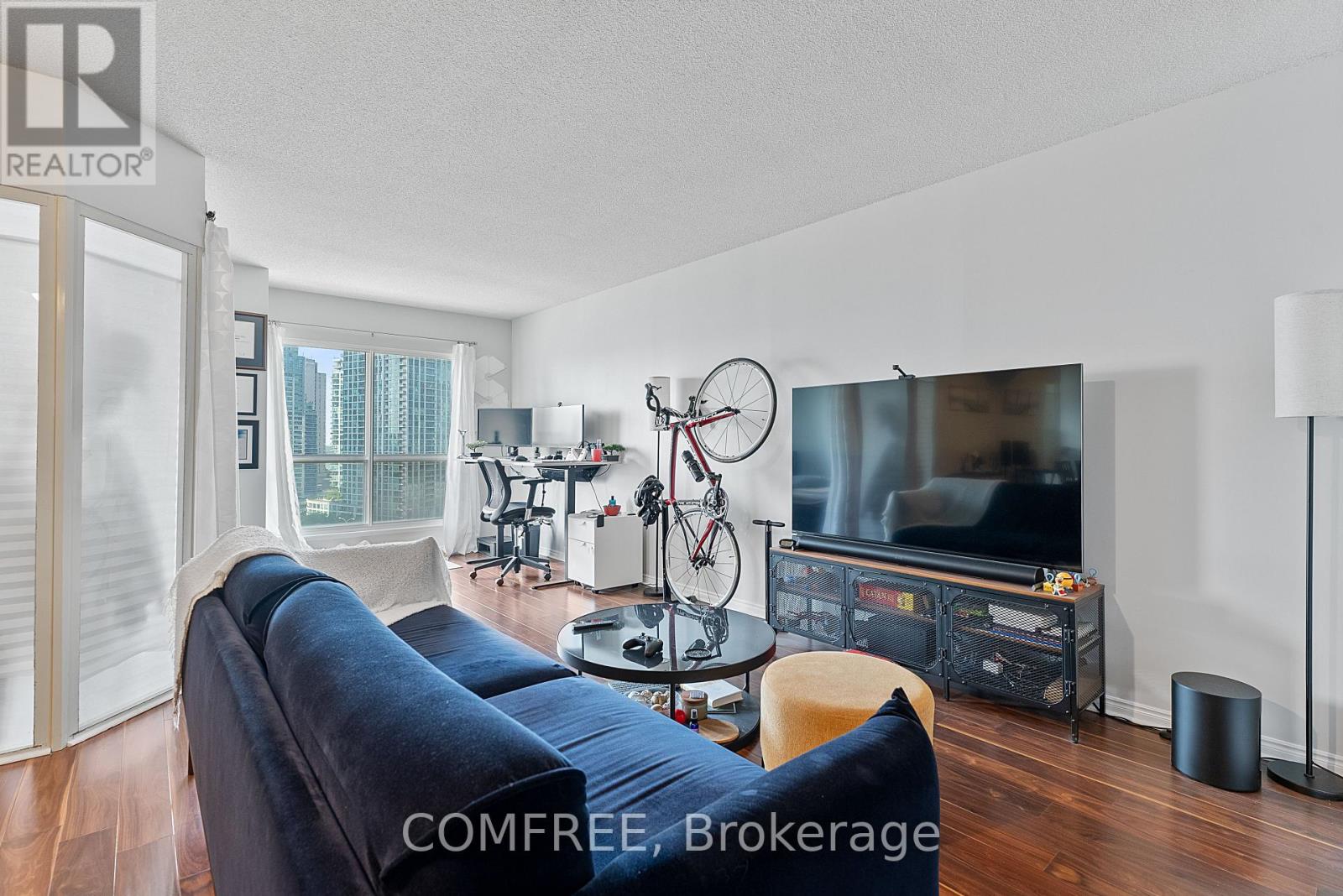 1519 - 25 The Esplanade, Toronto (Waterfront Communities), Ontario  M5E 1W5 - Photo 3 - C12463025