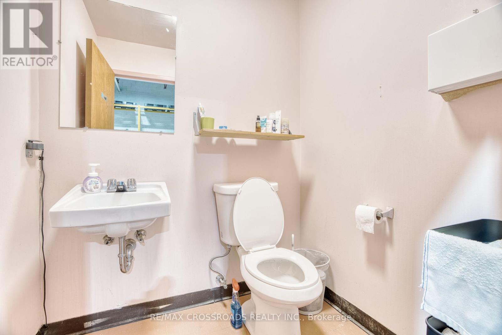 4 - 16 Esna Park Drive, Markham, Ontario  L3R 5X1 - Photo 12 - N12437236