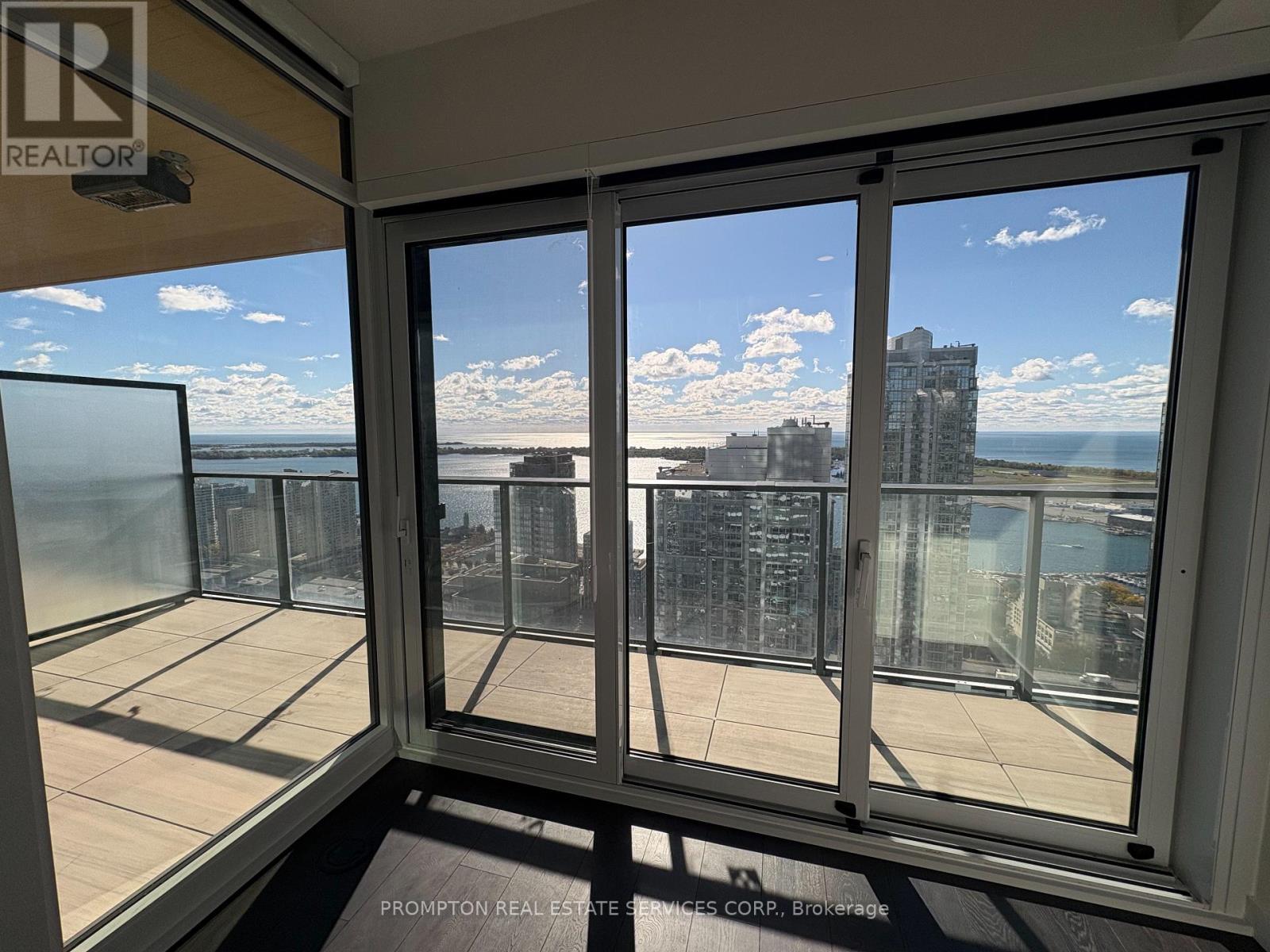 4609 - 1 Concord Cityplace Way, Toronto, Ontario  M5V 0X3 - Photo 5 - C12454795