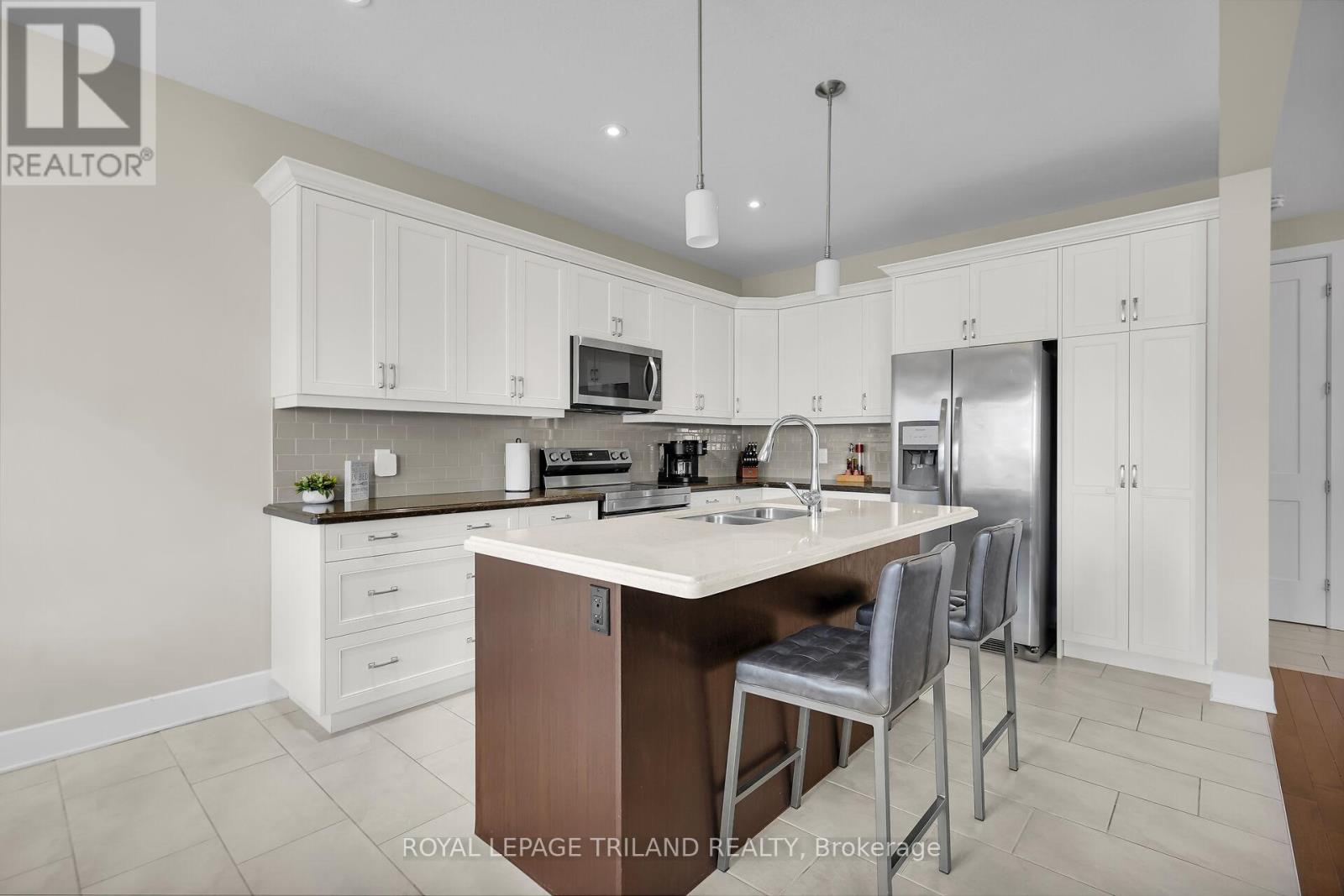 521 Sophia Crescent, London North, Ontario  N6H 5L4 - Photo 12 - X12462876
