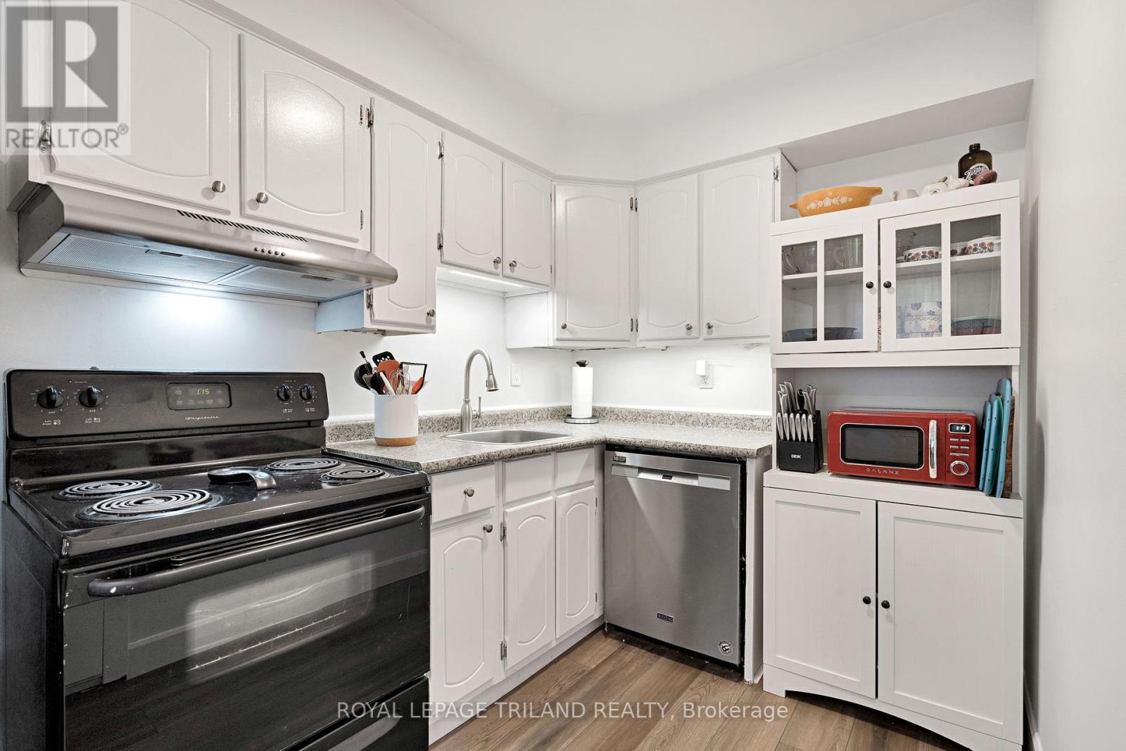 411 Wilkins Street, London South, Ontario  N6C 5B5 - Photo 10 - X12463019