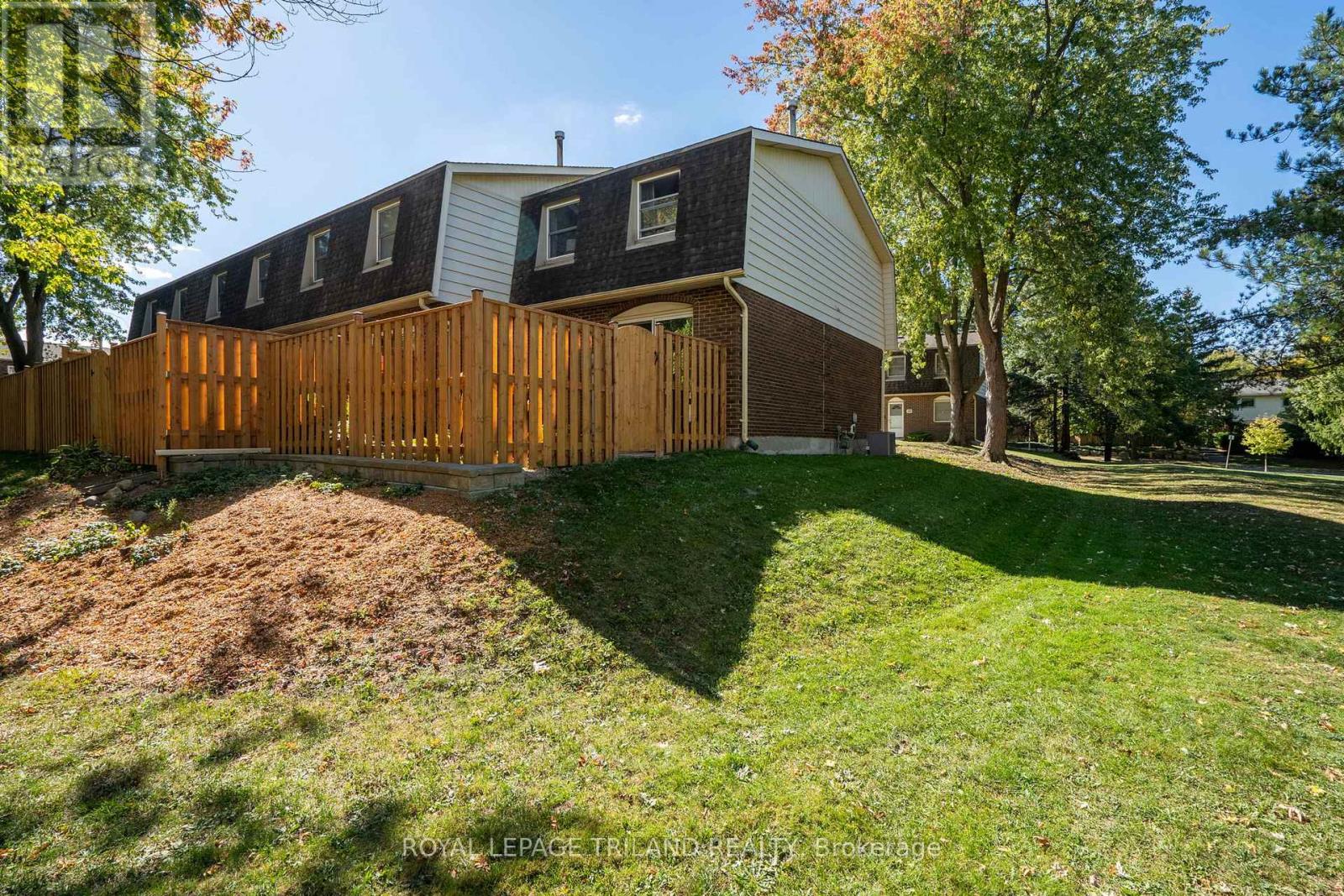 411 Wilkins Street, London South, Ontario  N6C 5B5 - Photo 36 - X12463019