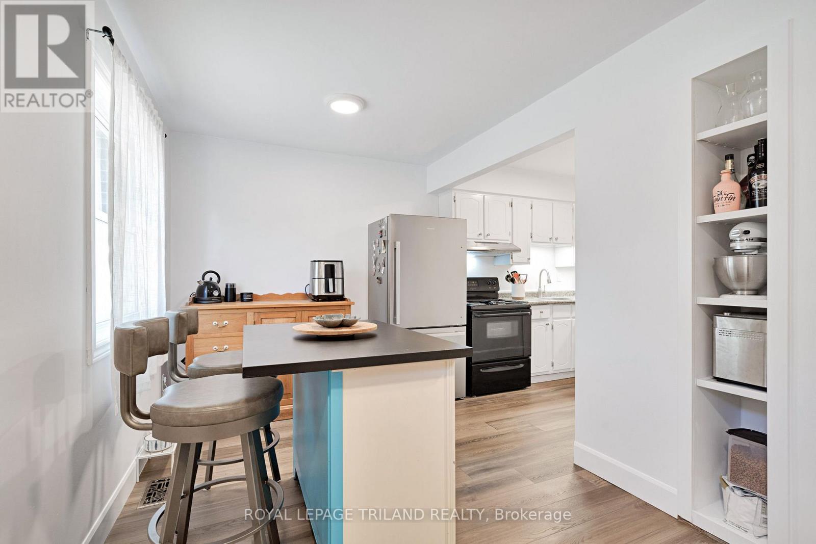 411 Wilkins Street, London South, Ontario  N6C 5B5 - Photo 4 - X12463019