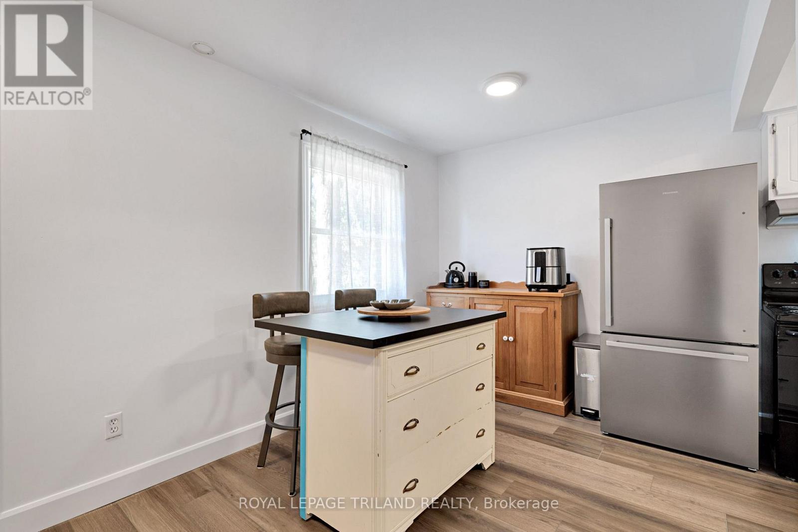 411 Wilkins Street, London South, Ontario  N6C 5B5 - Photo 6 - X12463019