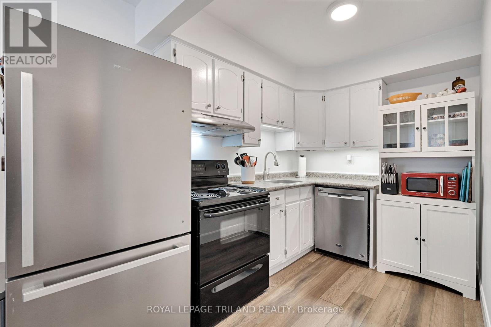 411 Wilkins Street, London South, Ontario  N6C 5B5 - Photo 8 - X12463019