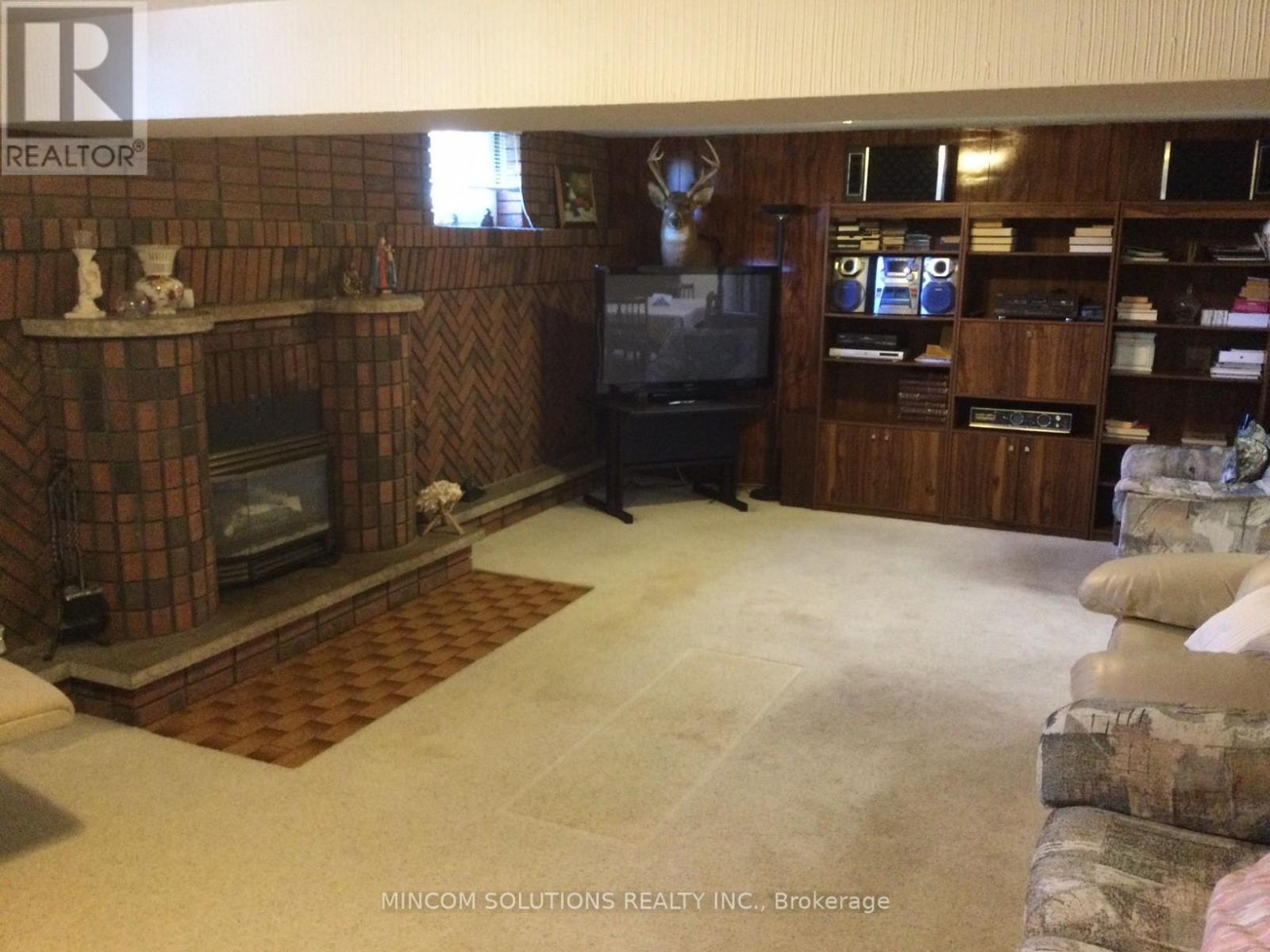167 Kingsview Boulevard, Toronto, Ontario  M9R 1V7 - Photo 22 - W12462380