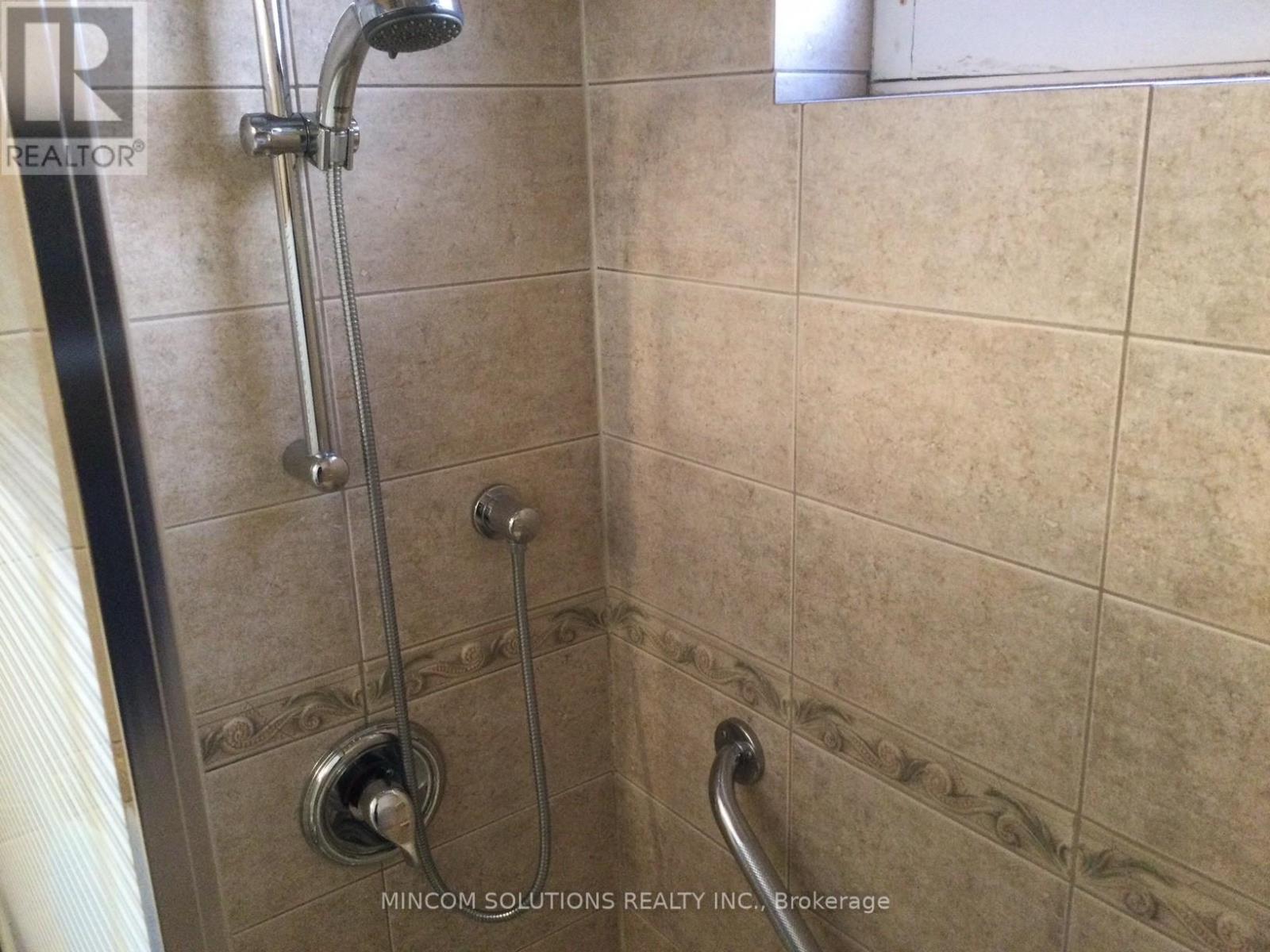 167 Kingsview Boulevard, Toronto, Ontario  M9R 1V7 - Photo 26 - W12462380