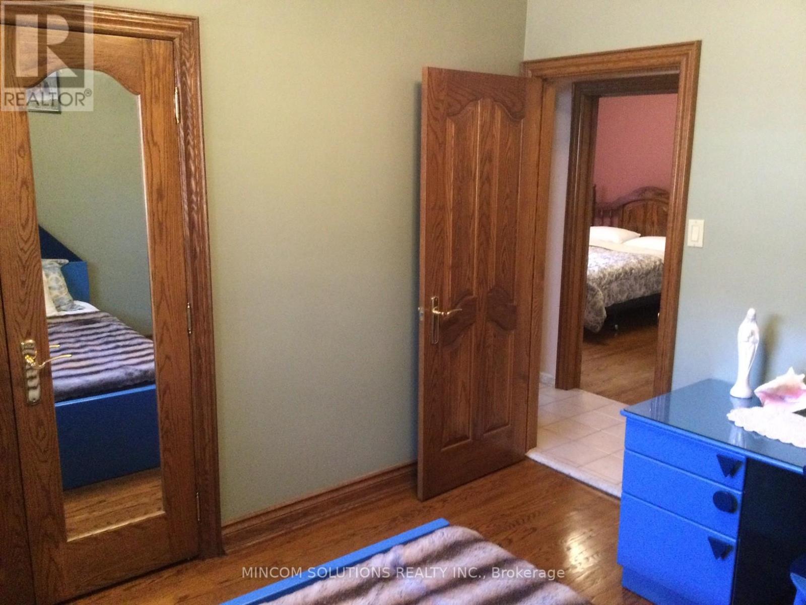 167 Kingsview Boulevard, Toronto, Ontario  M9R 1V7 - Photo 19 - W12462380
