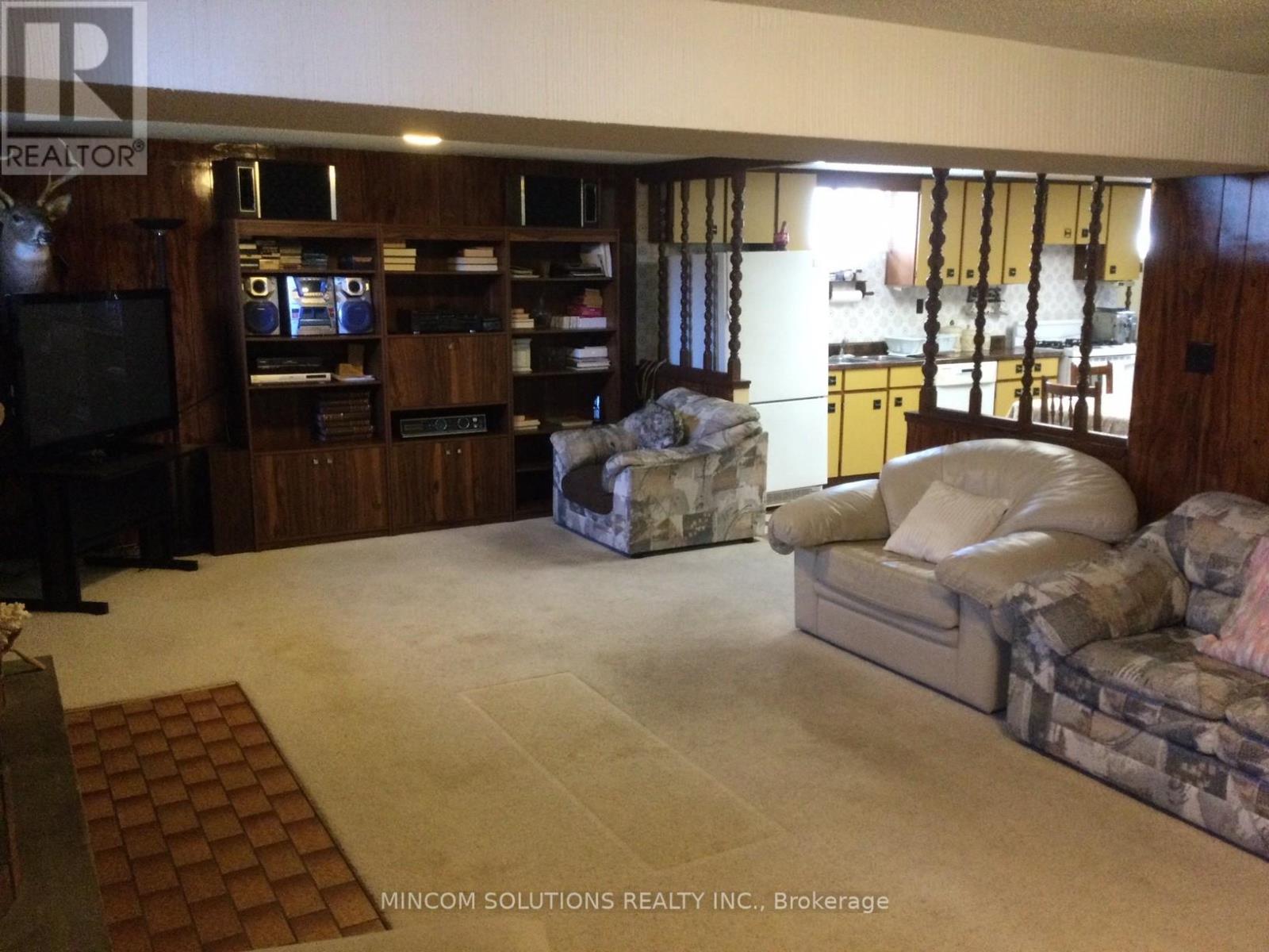 167 Kingsview Boulevard, Toronto, Ontario  M9R 1V7 - Photo 23 - W12462380