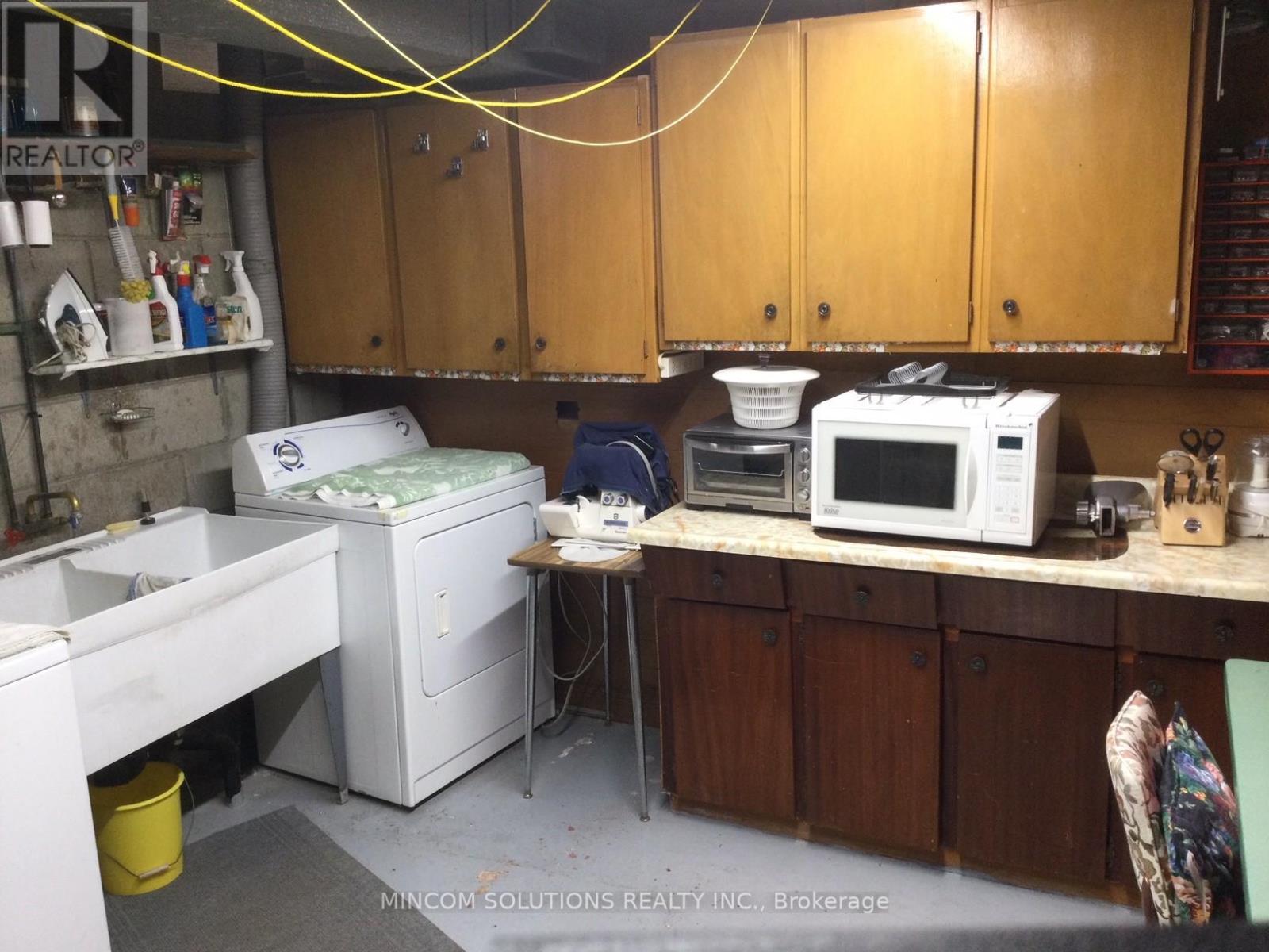 167 Kingsview Boulevard, Toronto, Ontario  M9R 1V7 - Photo 29 - W12462380