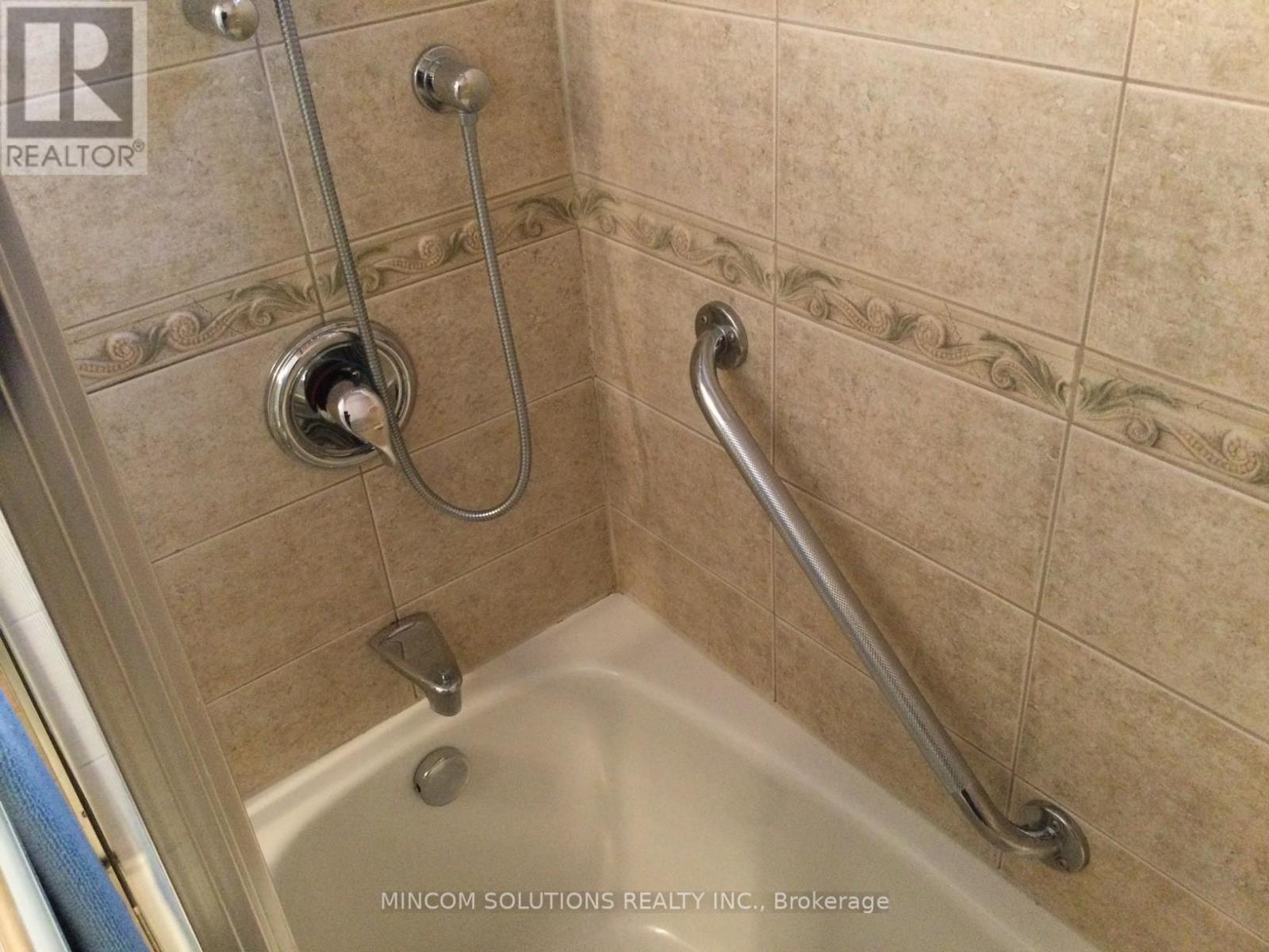 167 Kingsview Boulevard, Toronto, Ontario  M9R 1V7 - Photo 27 - W12462380