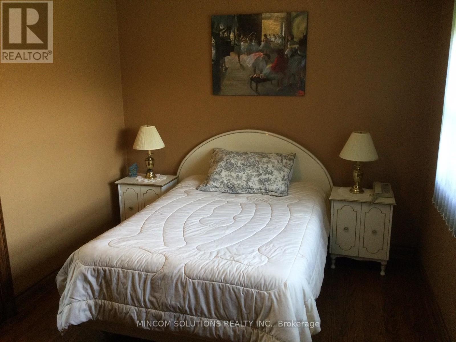 167 Kingsview Boulevard, Toronto, Ontario  M9R 1V7 - Photo 16 - W12462380