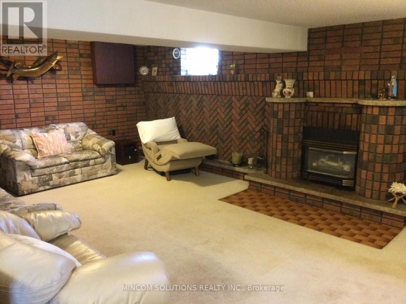167 Kingsview Boulevard, Toronto, Ontario  M9R 1V7 - Photo 24 - W12462380