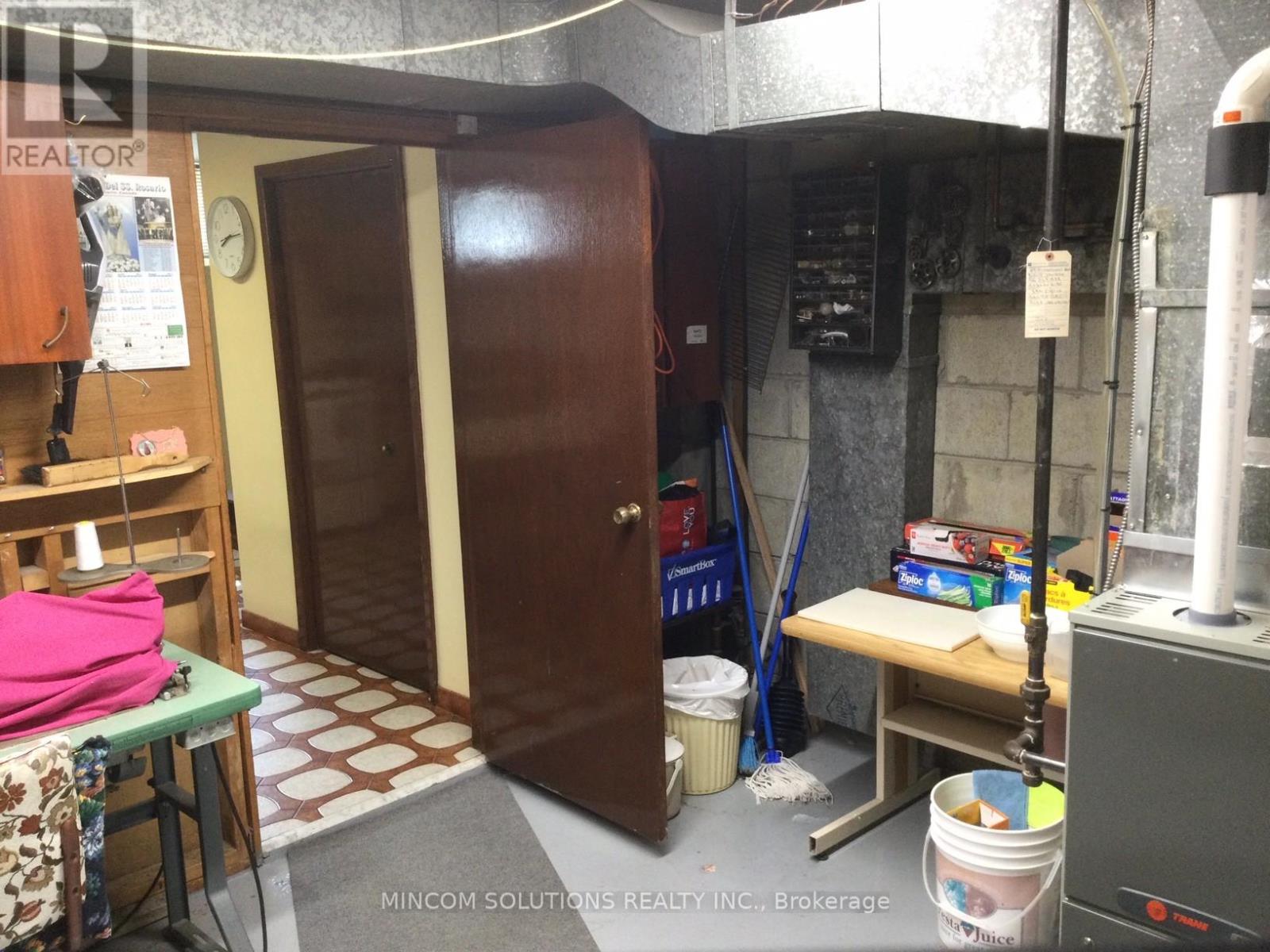 167 Kingsview Boulevard, Toronto, Ontario  M9R 1V7 - Photo 30 - W12462380
