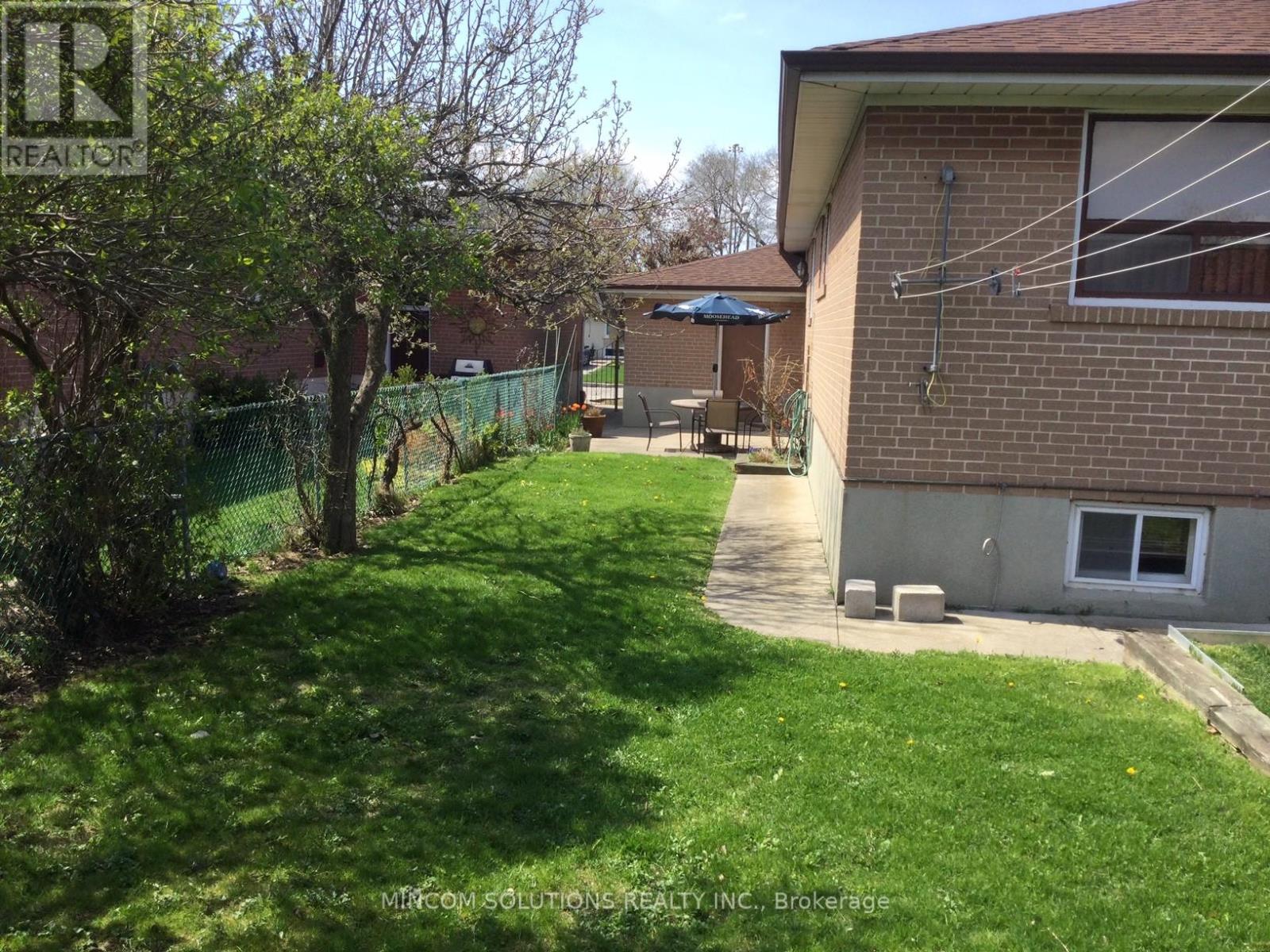 167 Kingsview Boulevard, Toronto, Ontario  M9R 1V7 - Photo 34 - W12462380