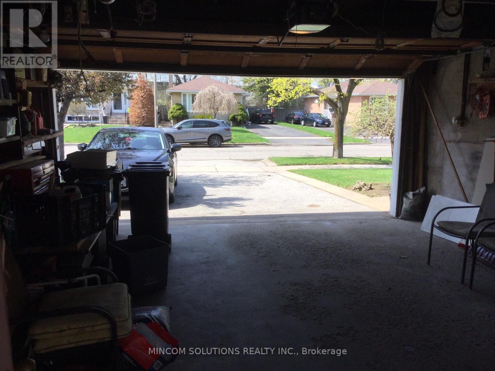 167 Kingsview Boulevard, Toronto, Ontario  M9R 1V7 - Photo 39 - W12462380