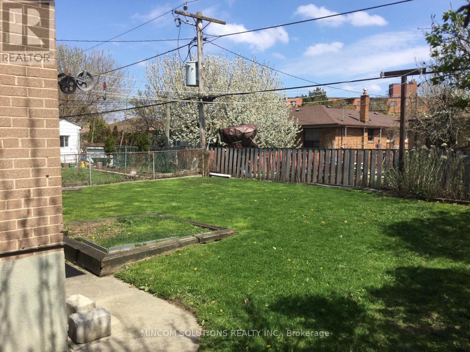 167 Kingsview Boulevard, Toronto, Ontario  M9R 1V7 - Photo 35 - W12462380