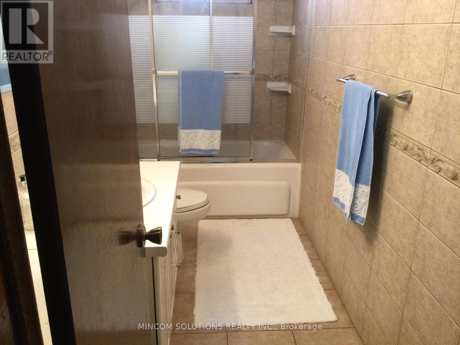 167 Kingsview Boulevard, Toronto, Ontario  M9R 1V7 - Photo 25 - W12462380