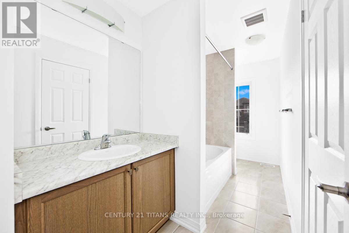 159 Velvet Way, Thorold, Ontario  L2V 0P1 - Photo 5 - X12462564