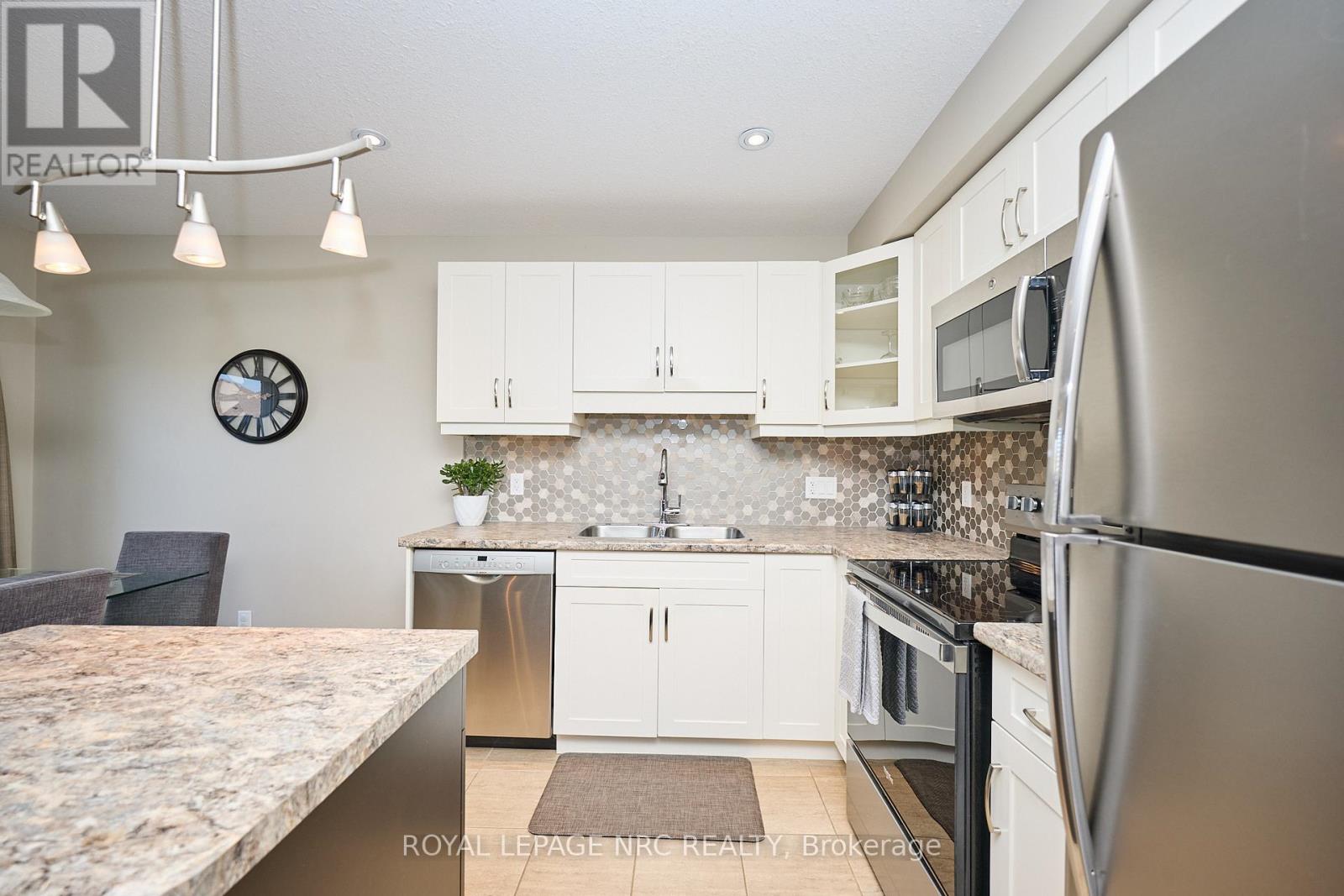 118 Roselawn Crescent, Welland, Ontario  L3C 0C4 - Photo 18 - X12462968