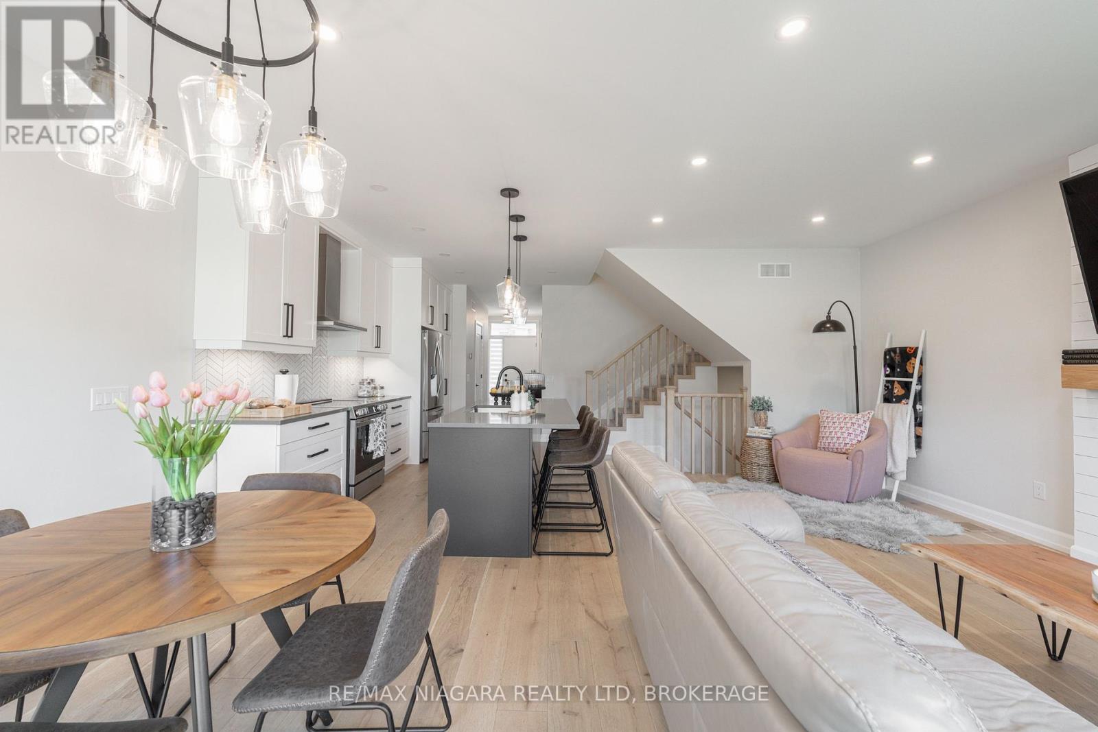 7194 Parsa Street, Niagara Falls (Brown), Ontario  L2H 3T1 - Photo 6 - X12462996