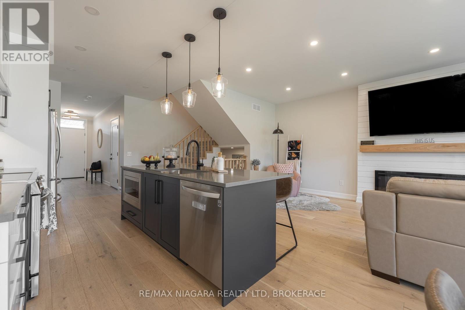 7194 Parsa Street, Niagara Falls (Brown), Ontario  L2H 3T1 - Photo 8 - X12462996