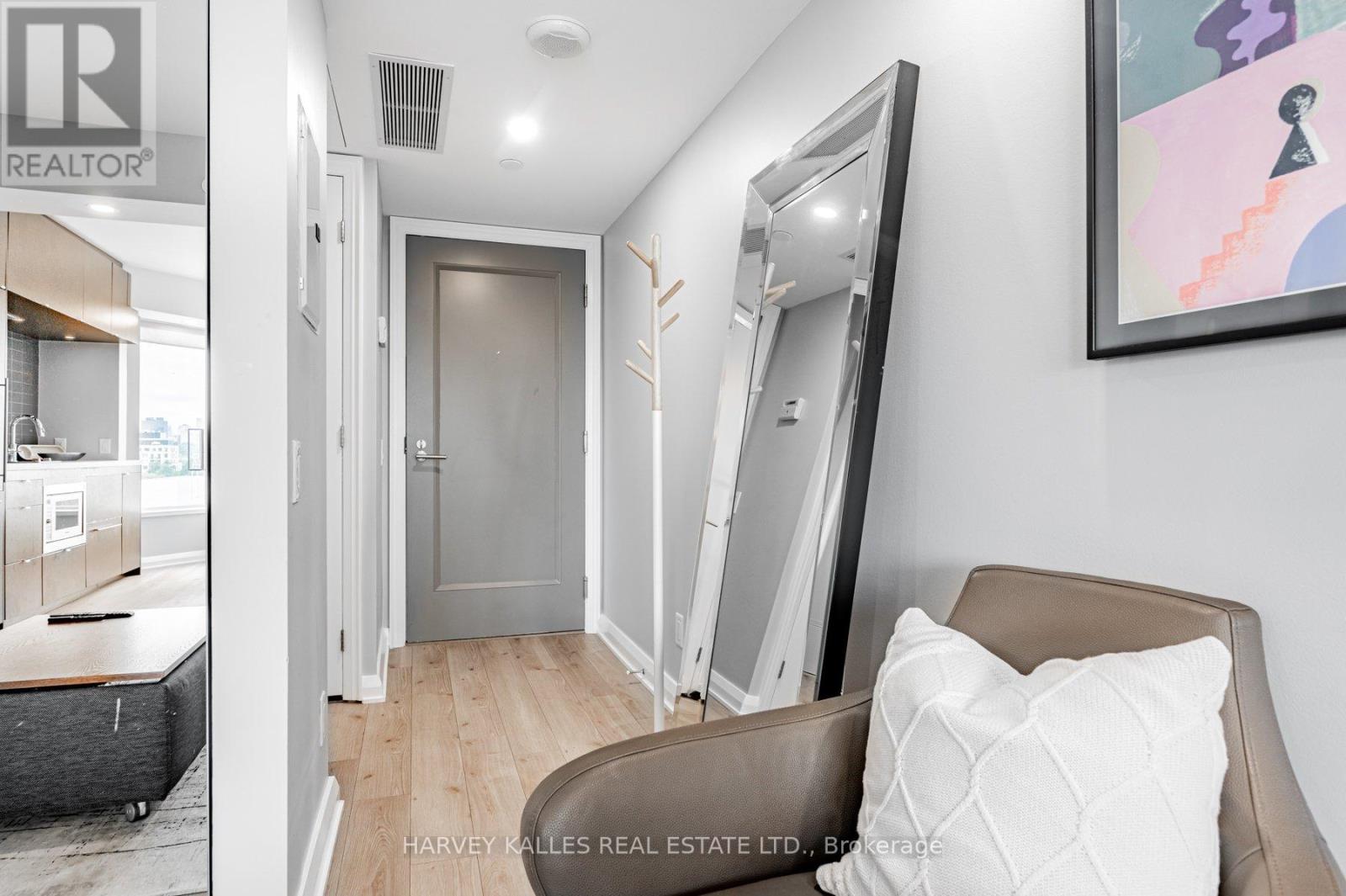 819 - 155 YORKVILLE AVENUE, Toronto, Ontario