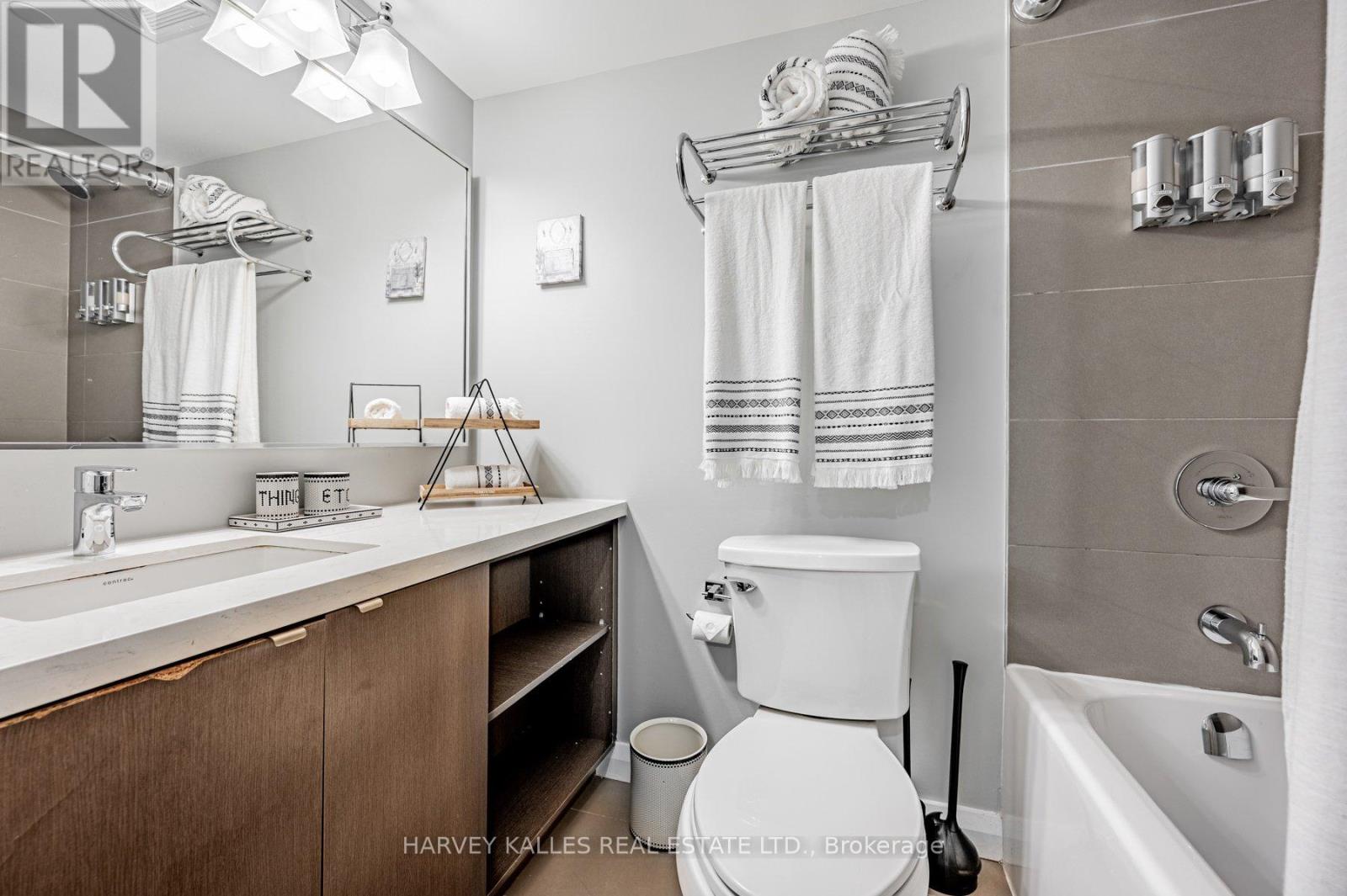 819 - 155 Yorkville Avenue, Toronto, Ontario  M5R 1C4 - Photo 13 - C12462805