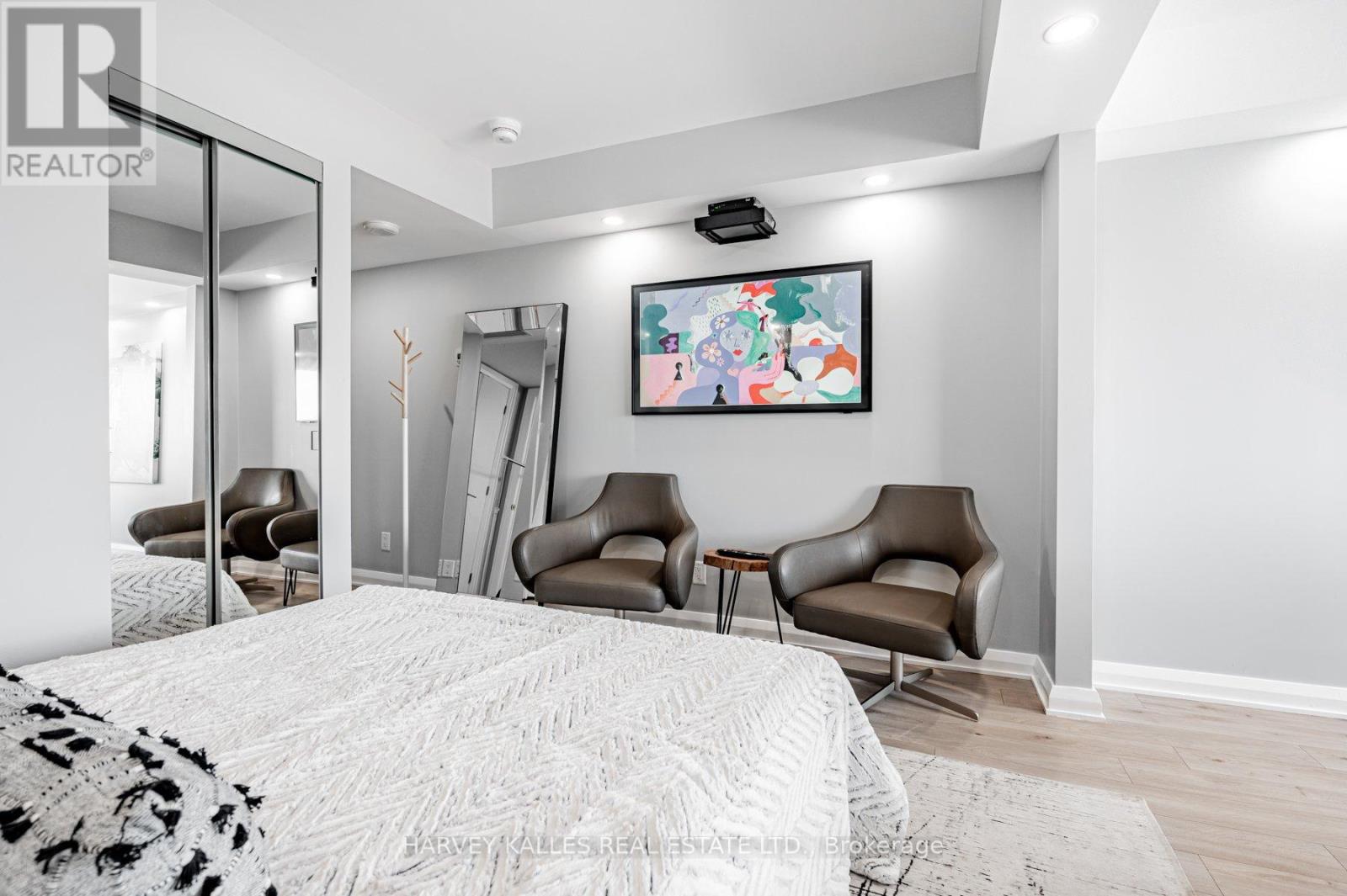 819 - 155 Yorkville Avenue, Toronto, Ontario  M5R 1C4 - Photo 15 - C12462805