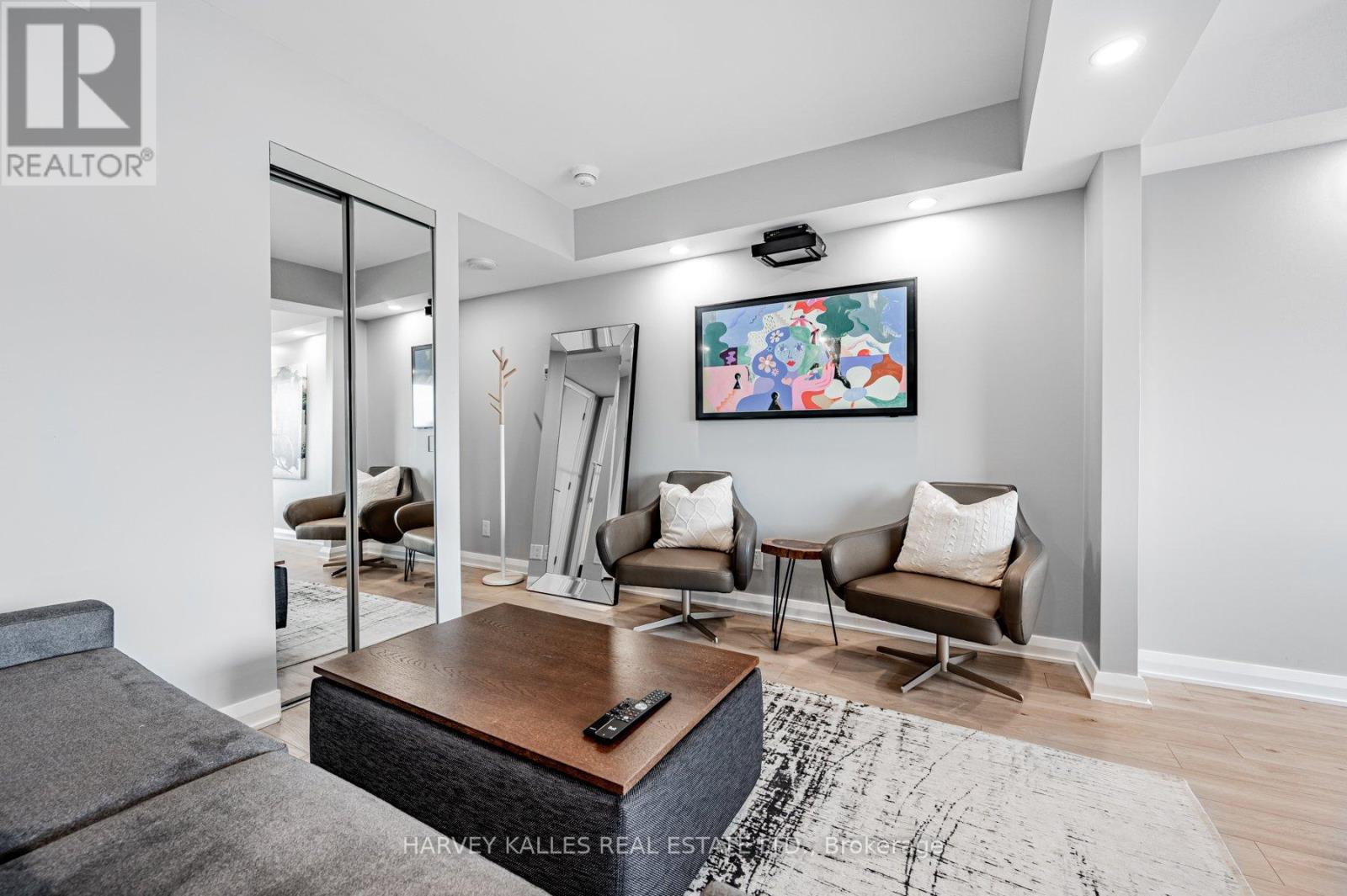 819 - 155 Yorkville Avenue, Toronto, Ontario  M5R 1C4 - Photo 4 - C12462805