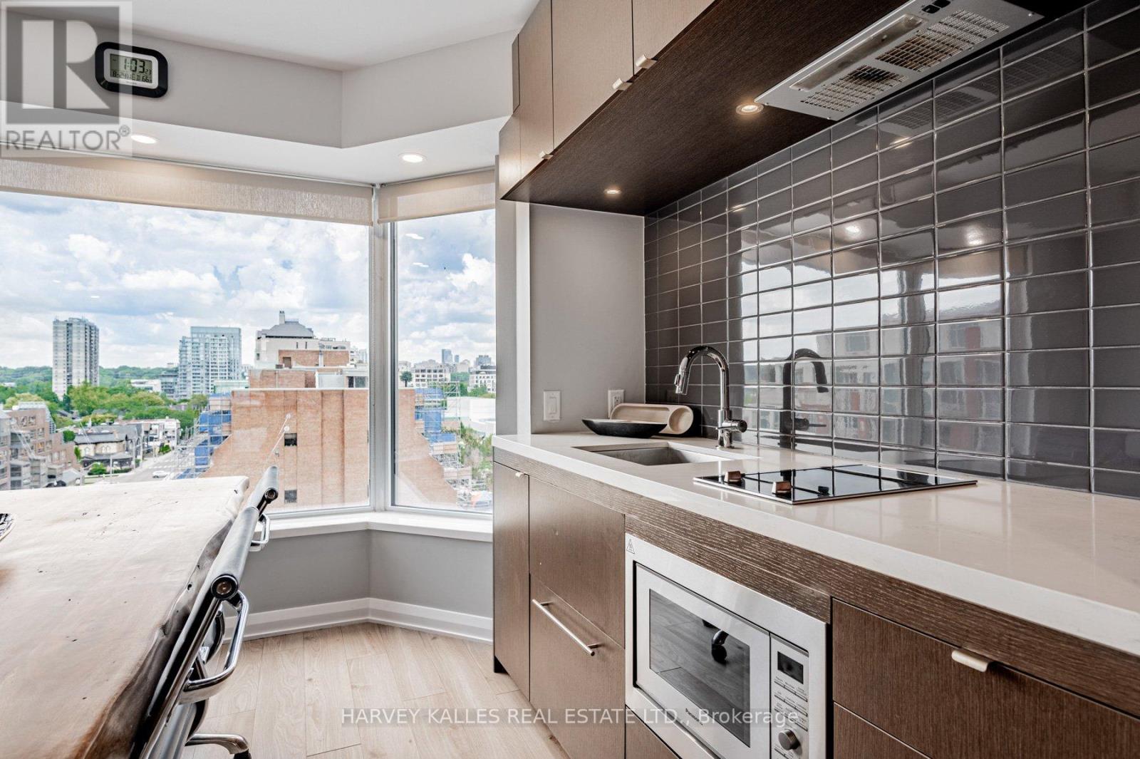 819 - 155 Yorkville Avenue, Toronto, Ontario  M5R 1C4 - Photo 9 - C12462805