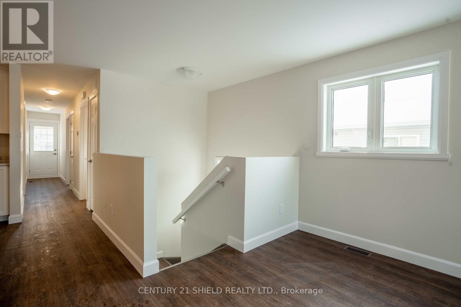 301 Kooiman Avenue, Cornwall, Ontario  K6J 0C4 - Photo 3 - X12463010