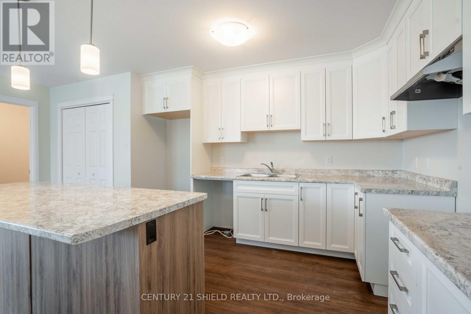 301 Kooiman Avenue, Cornwall, Ontario  K6J 0C4 - Photo 6 - X12463010