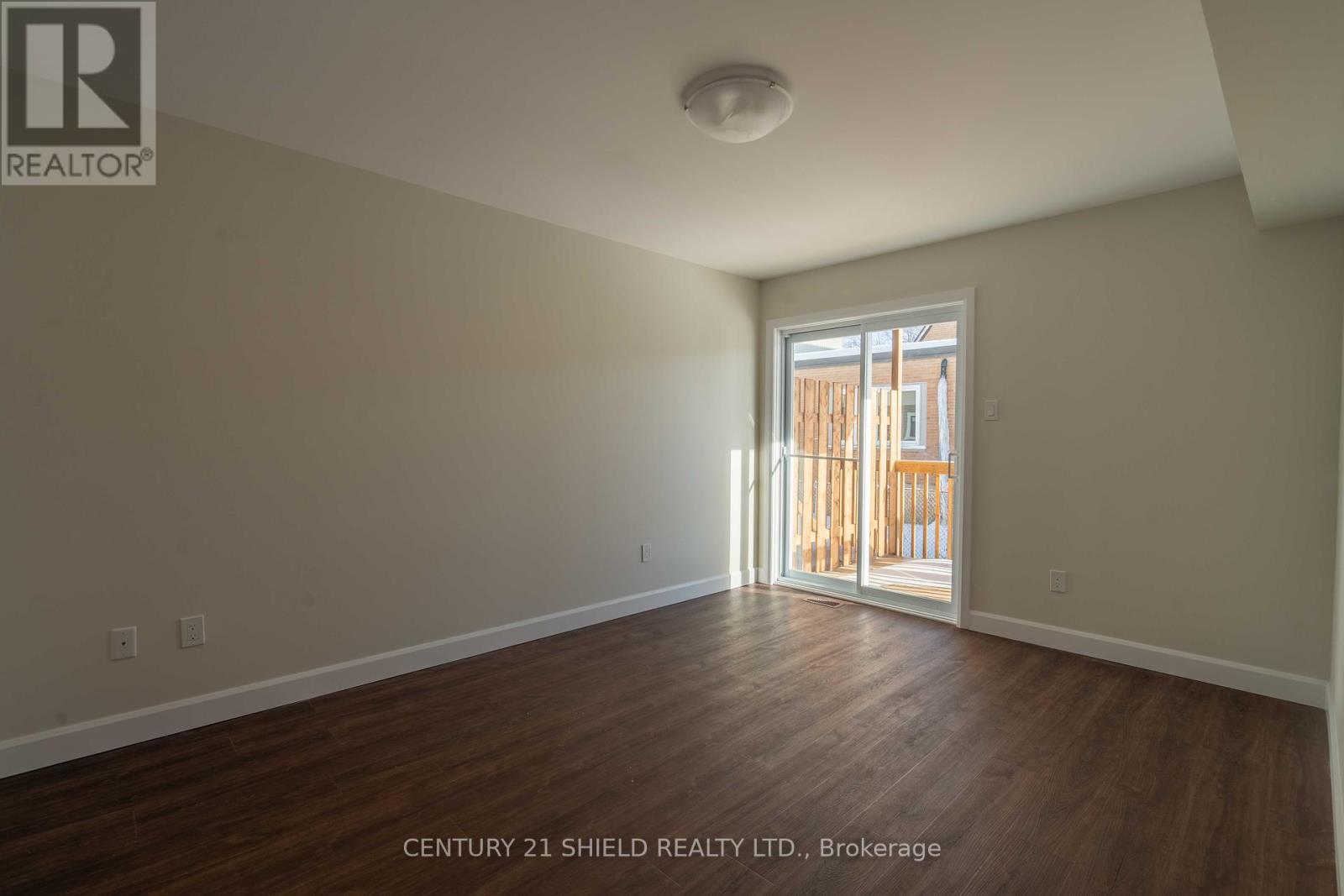 301 Kooiman Avenue, Cornwall, Ontario  K6J 0C4 - Photo 8 - X12463010