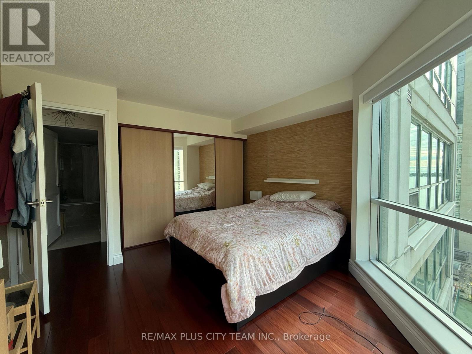 1807 - 10 Queens Quay W, Toronto, Ontario  M5J 2R9 - Photo 16 - C12457214