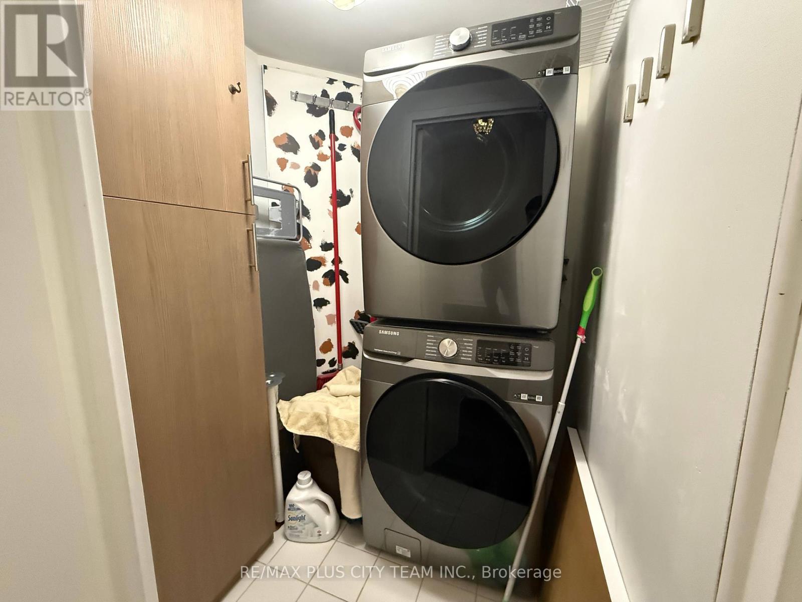 1807 - 10 Queens Quay W, Toronto, Ontario  M5J 2R9 - Photo 18 - C12457214