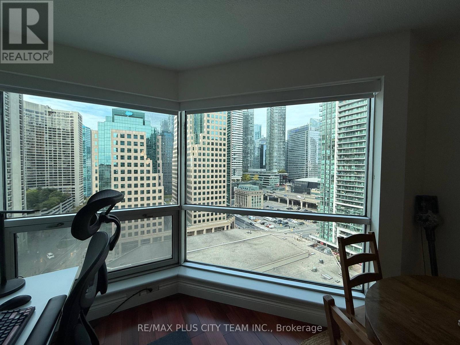 1807 - 10 Queens Quay W, Toronto, Ontario  M5J 2R9 - Photo 8 - C12457214