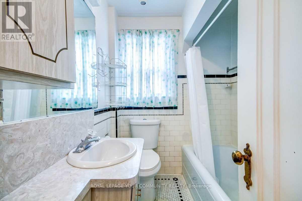 203 Woodycrest Avenue, Toronto, Ontario  M4J 3C4 - Photo 12 - E12462846
