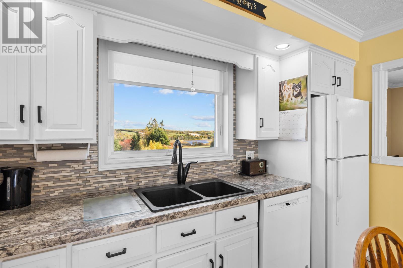 2389 Mackinnion Point Road, Pisquid, Prince Edward Island  C0A 1T0 - Photo 12 - 202525856