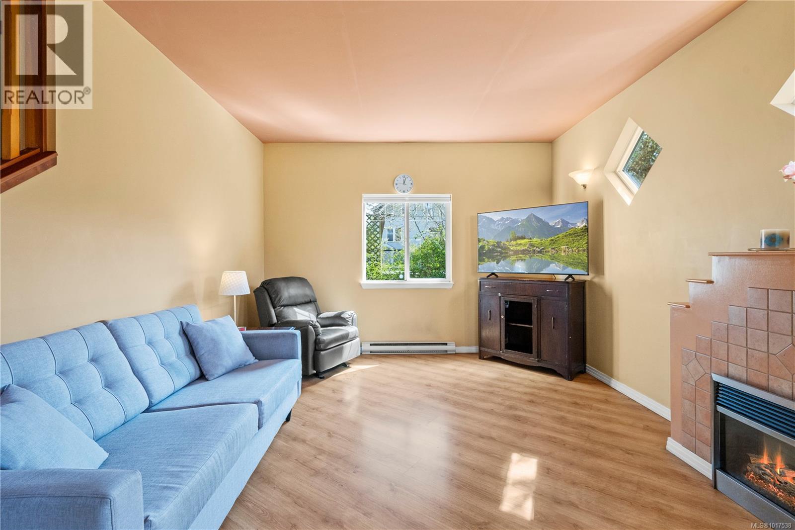 2901 Harriet Rd, Victoria, British Columbia  V8T 4N4 - Photo 12 - 1017538